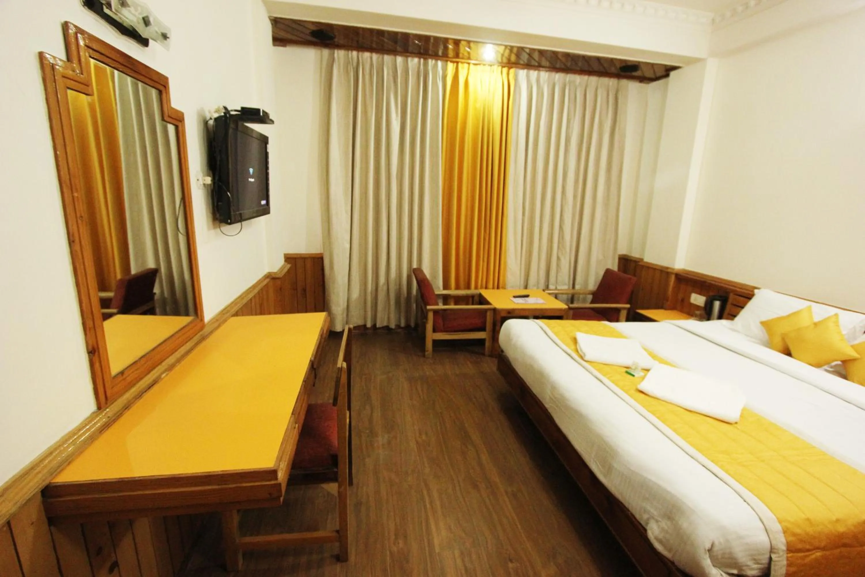 Bedroom, Bed in Hotel Snow View Manali