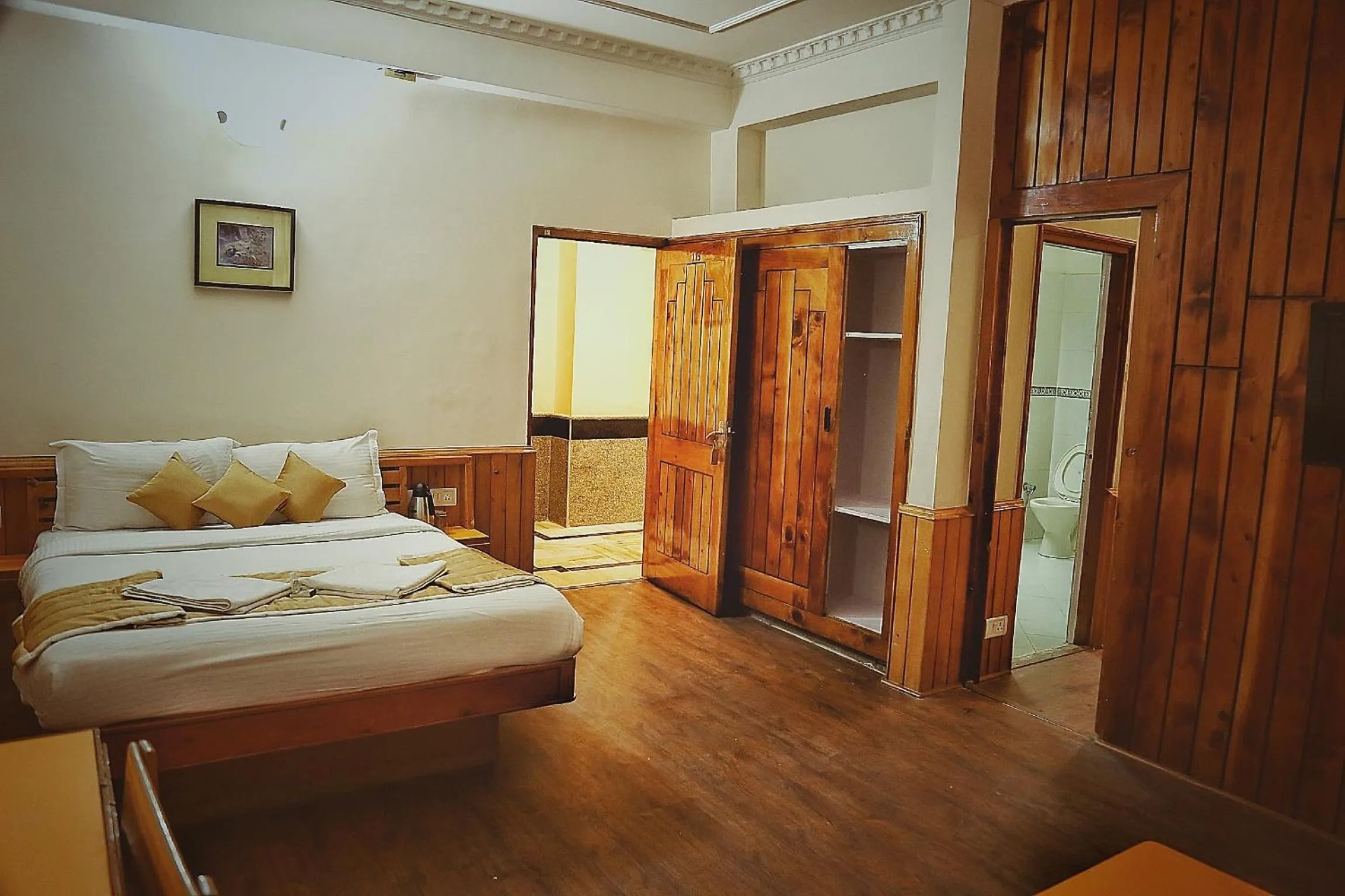 Bedroom, Bed in Hotel Snow View Manali