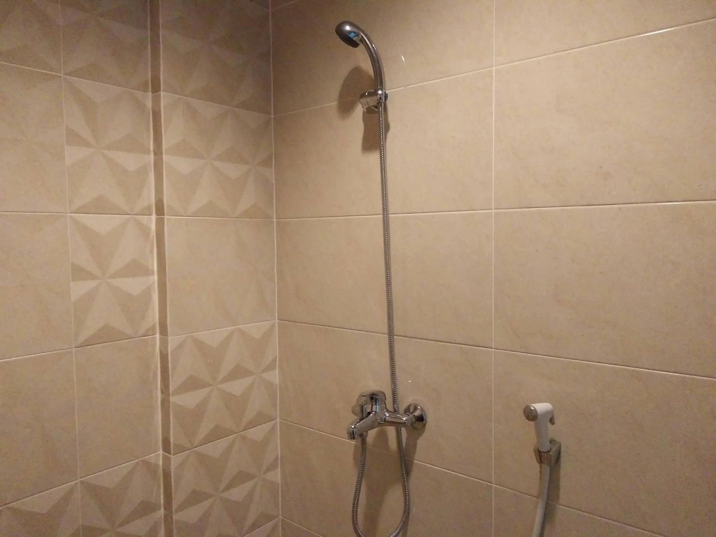 Bathroom in RedDoorz Near Gajah Mada Street Semarang