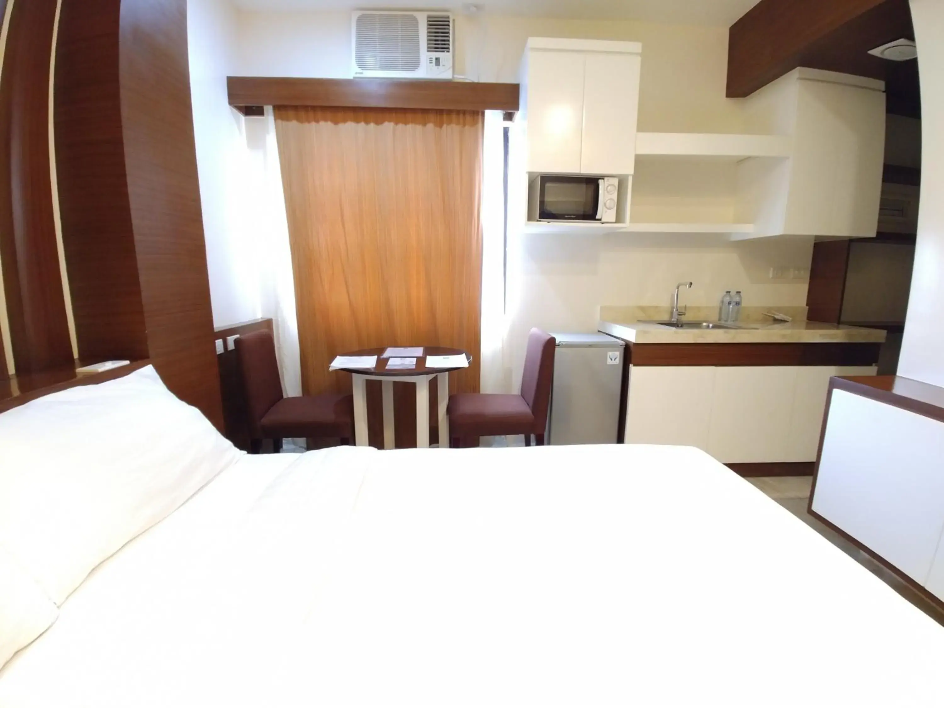 Standard Queen Room in Bed and Bath Serviced Suites Standard Queen Room in Bed and Bath Serviced Suites