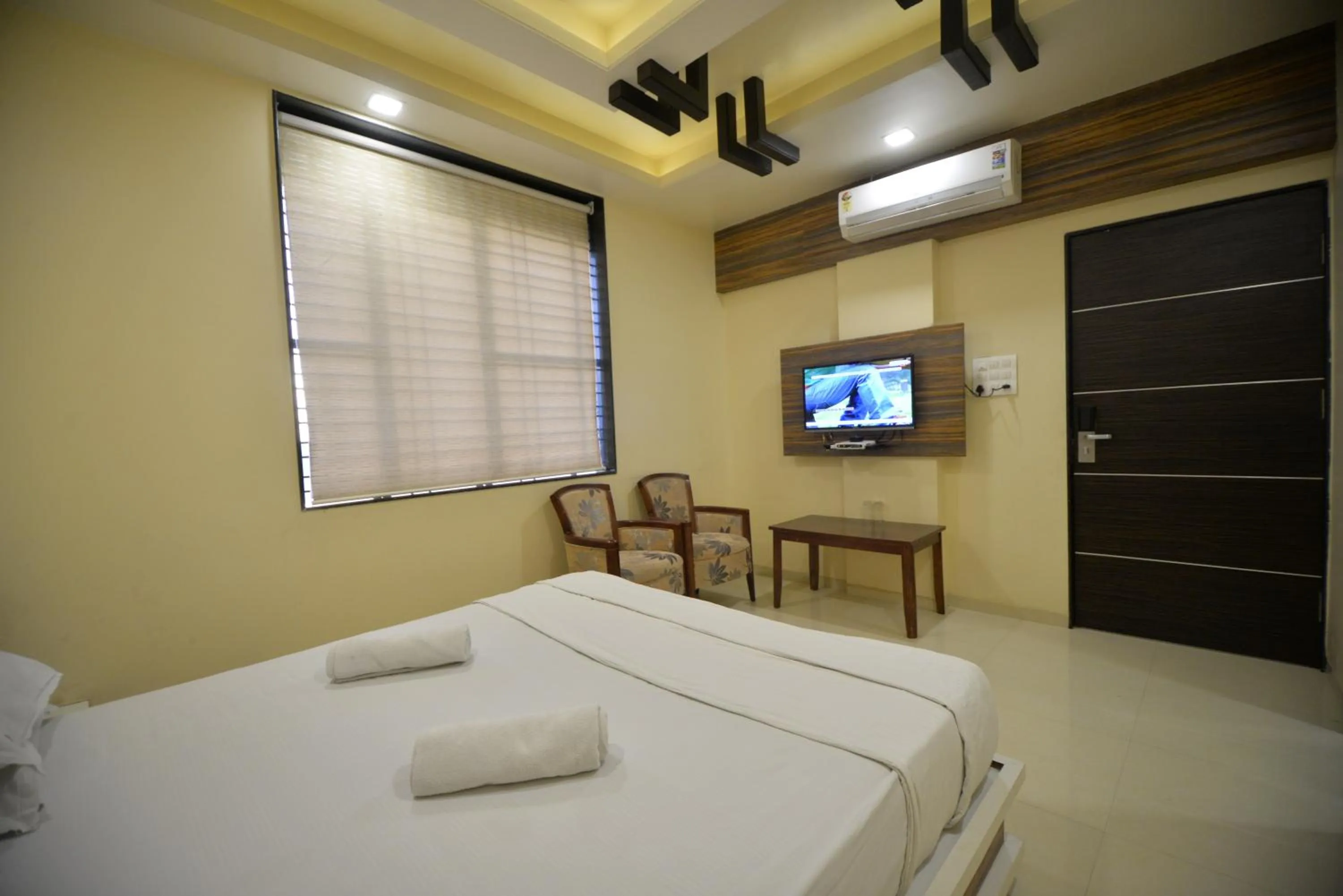Bedroom, Bed in Hotel Radhe Krishna
