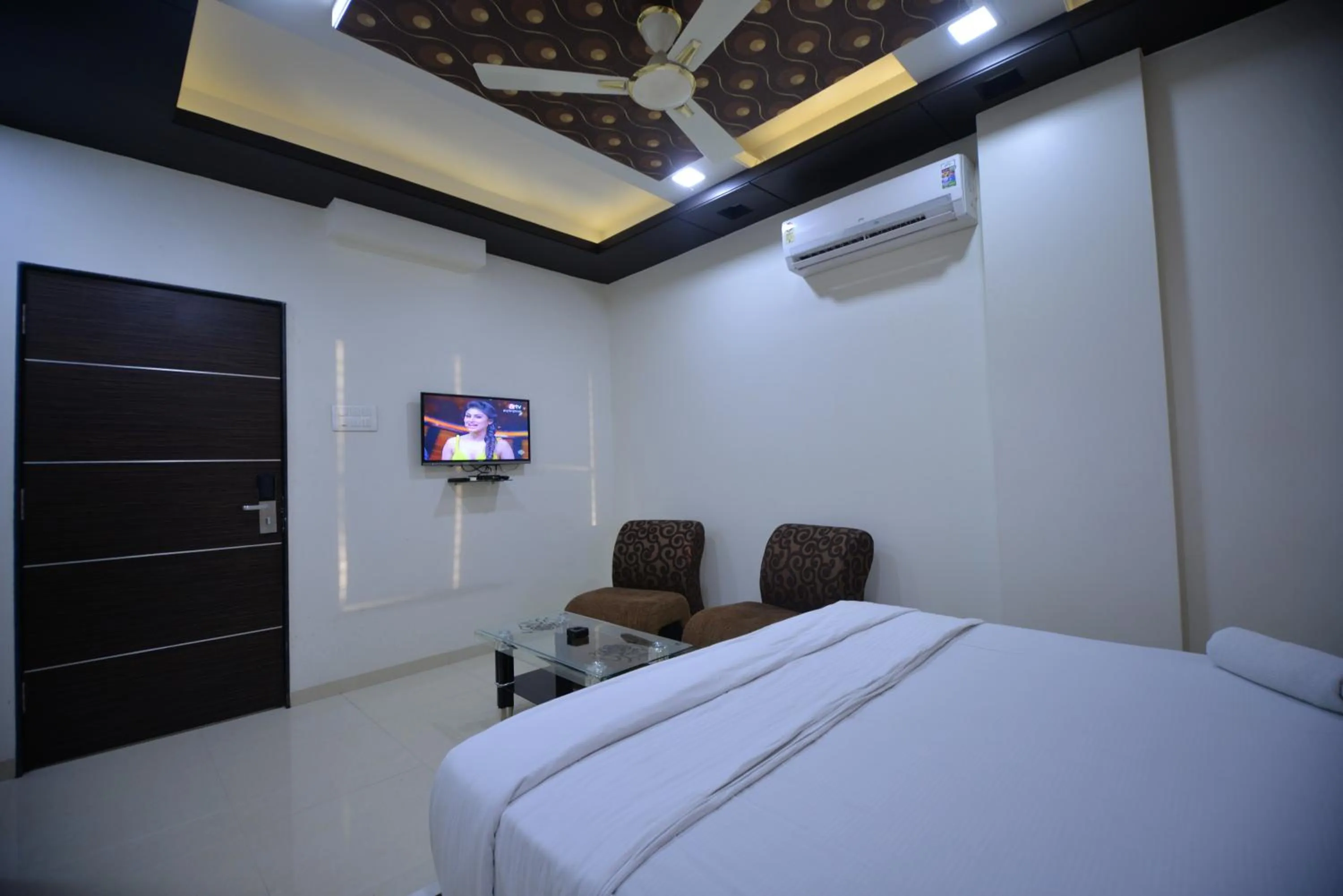 Bedroom, Bed in Hotel Radhe Krishna