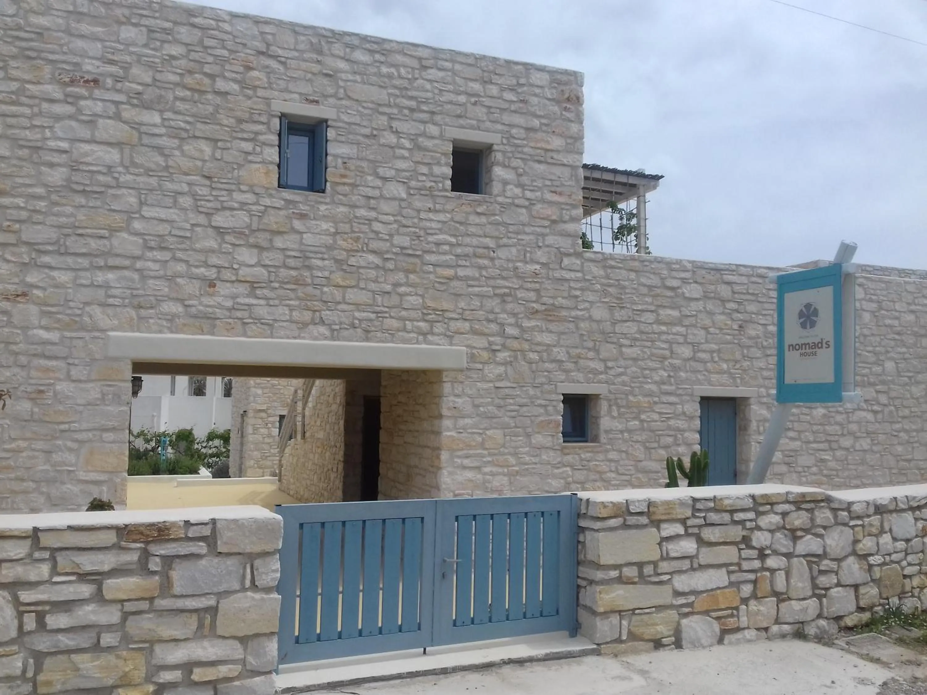 Facade/entrance in Nomads House