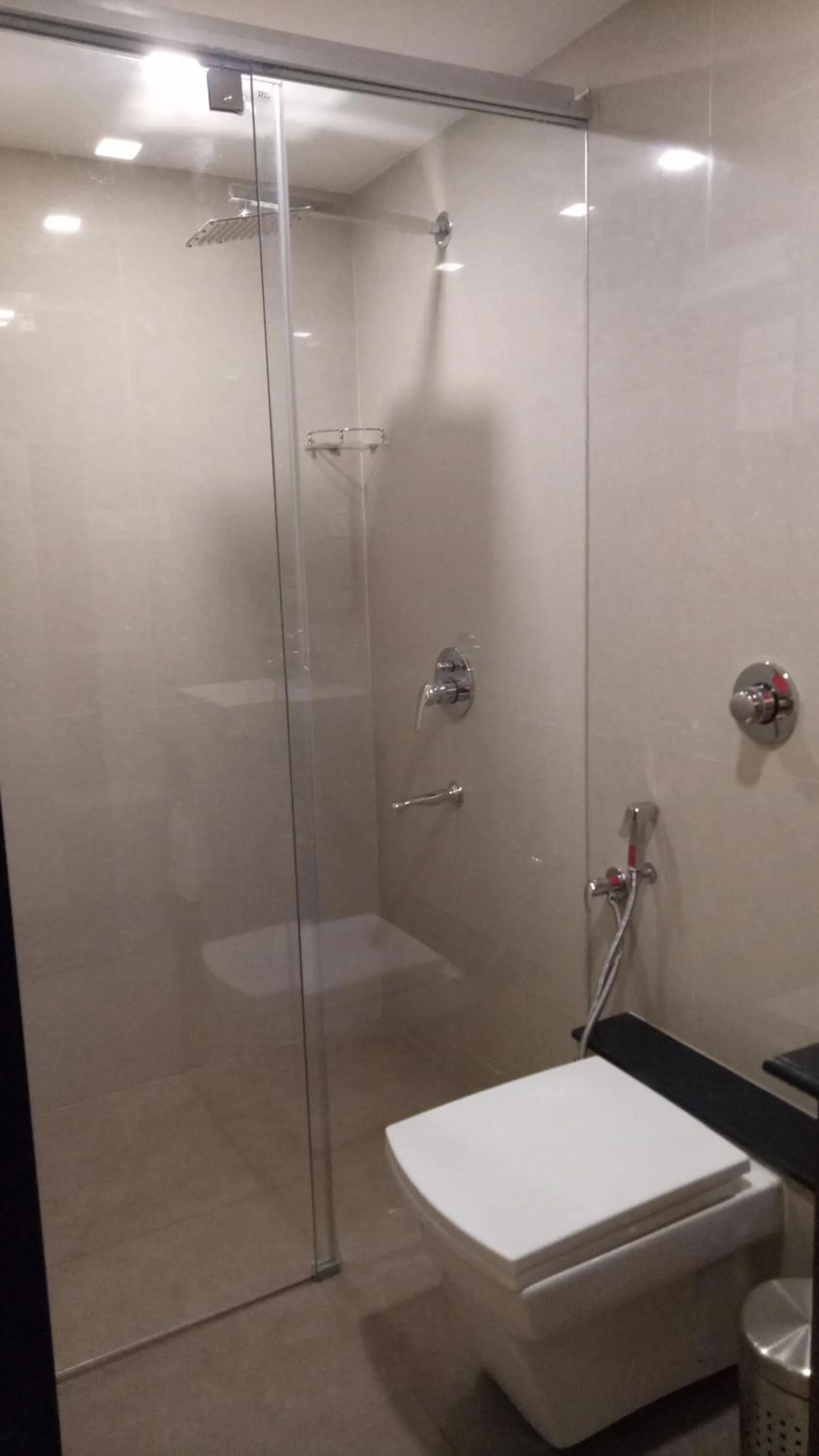 Shower in Lime Tree Hotel