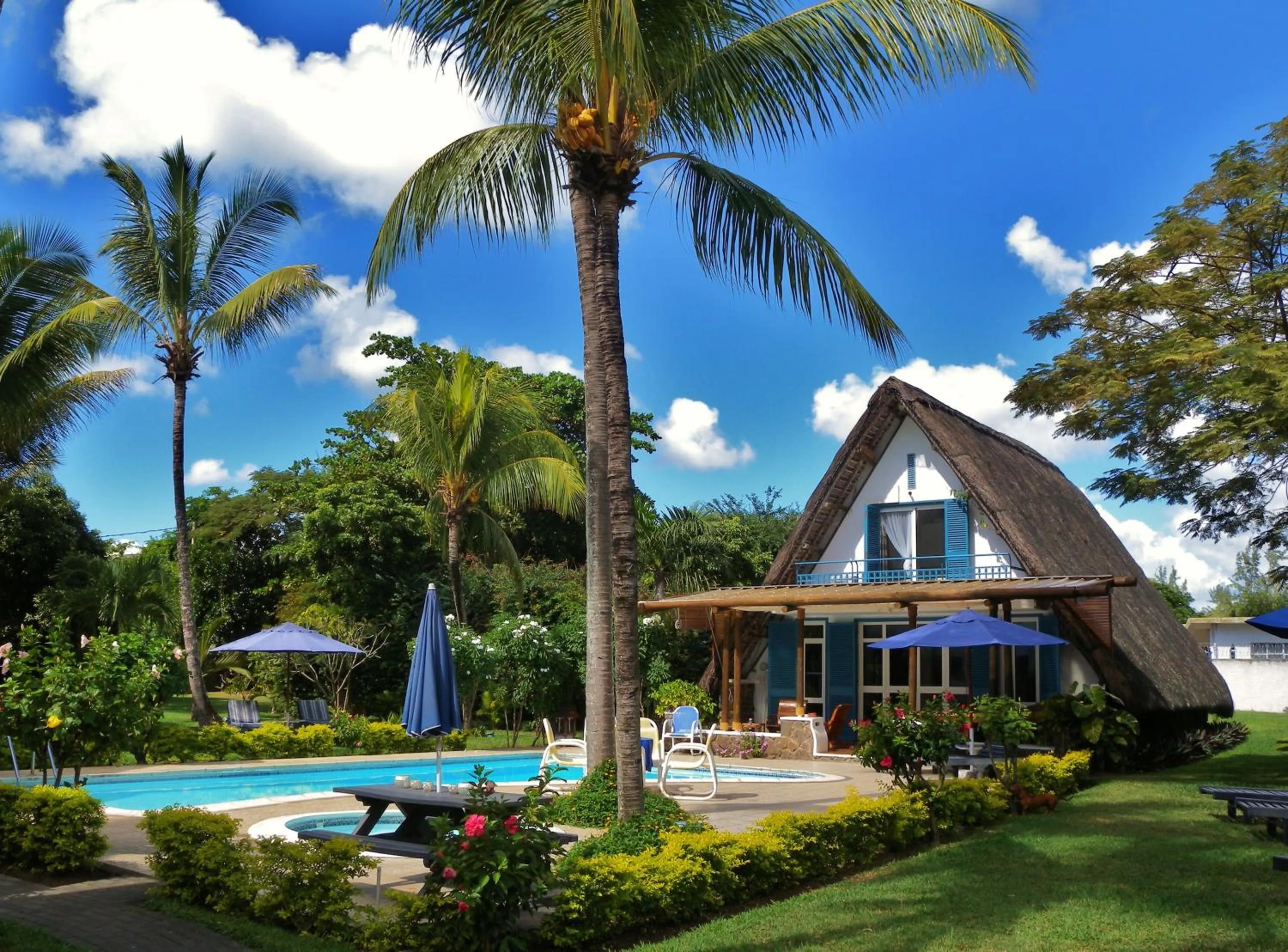 Facade/entrance in Blue Bird