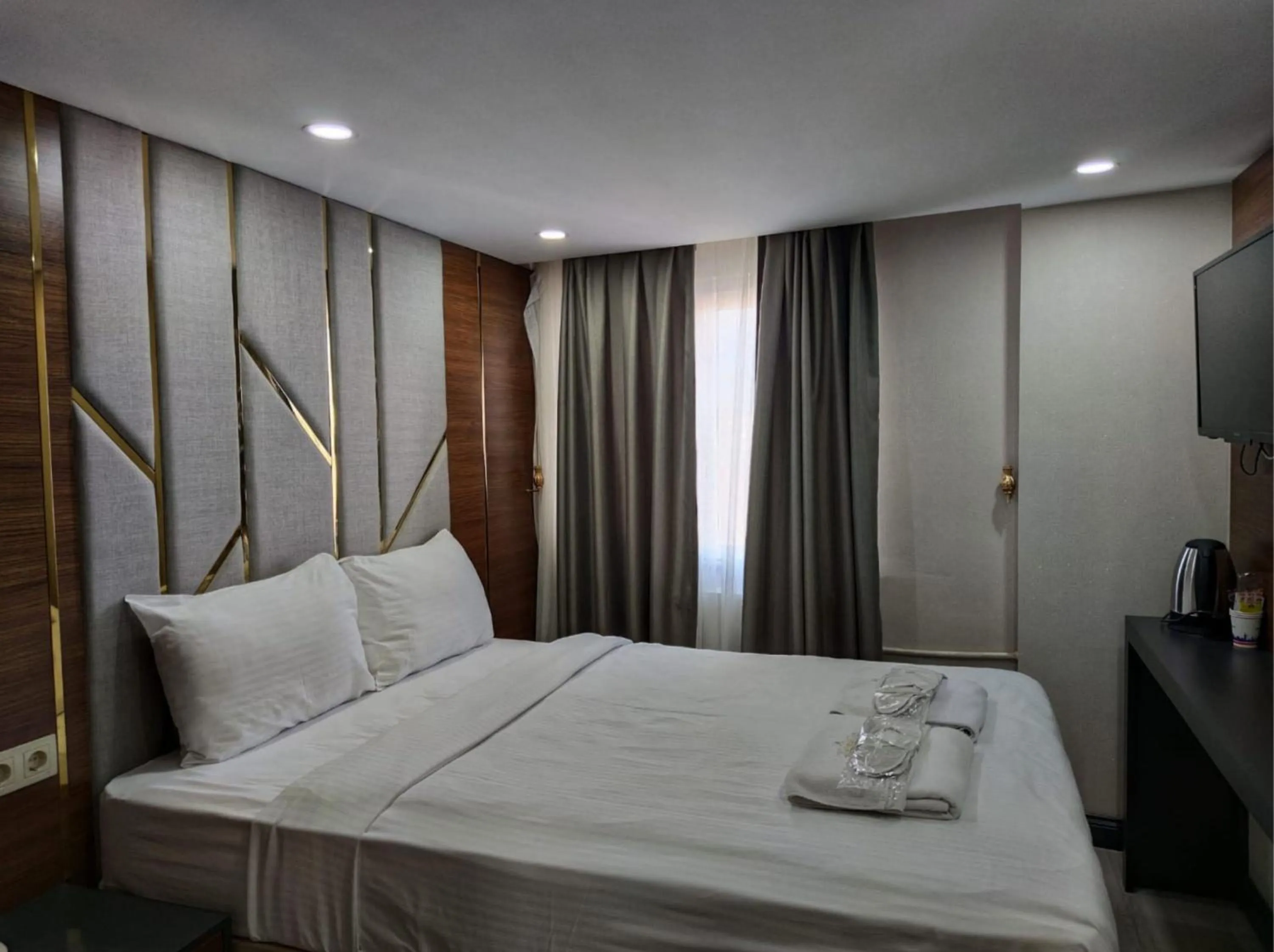 Bed in The Golden Pera's Hotel & Spa