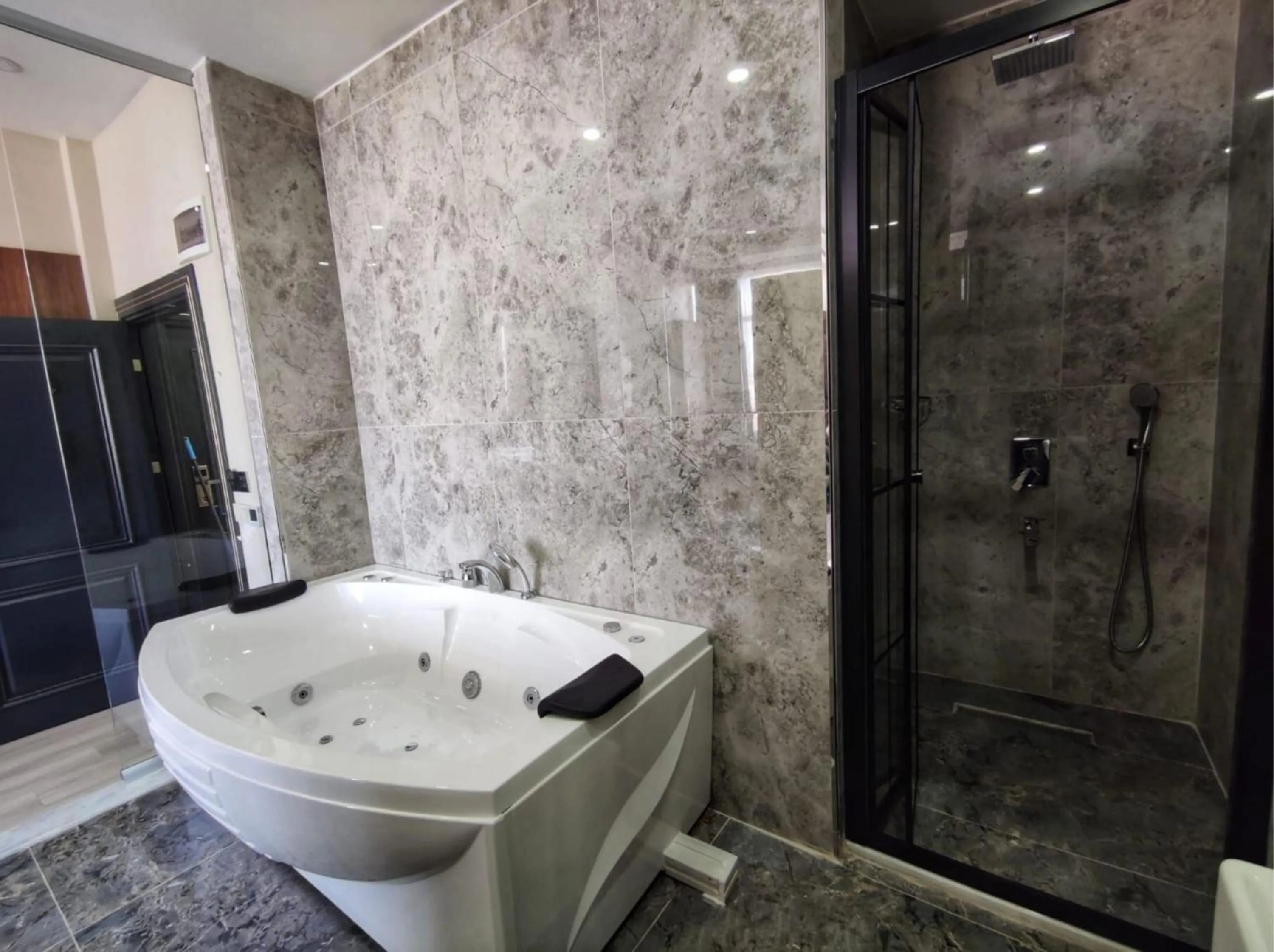 Shower in The Golden Pera's Hotel & Spa