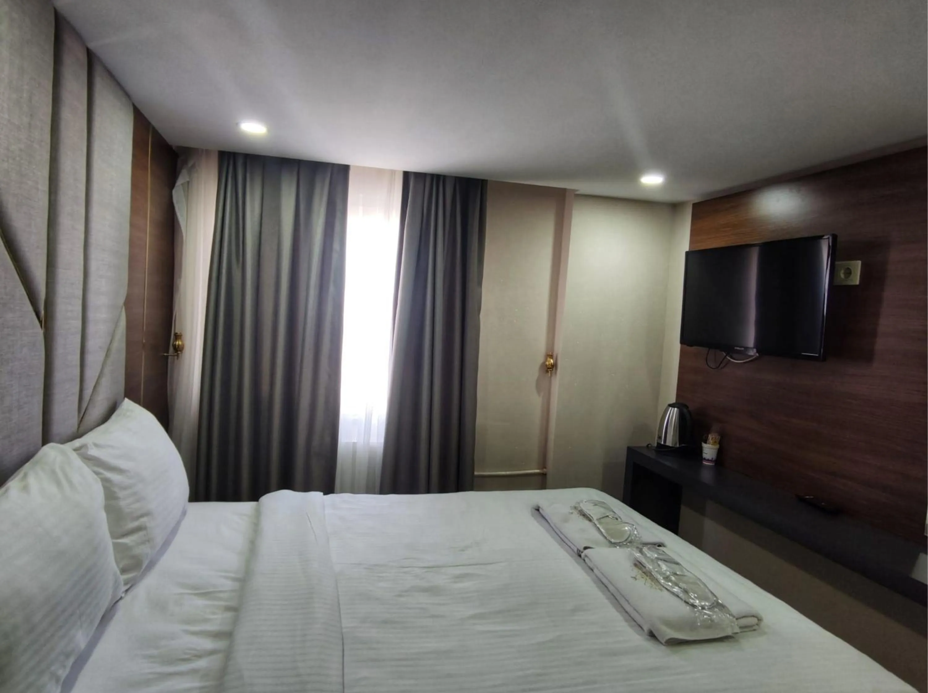 TV and multimedia, Bed in The Golden Pera's Hotel & Spa