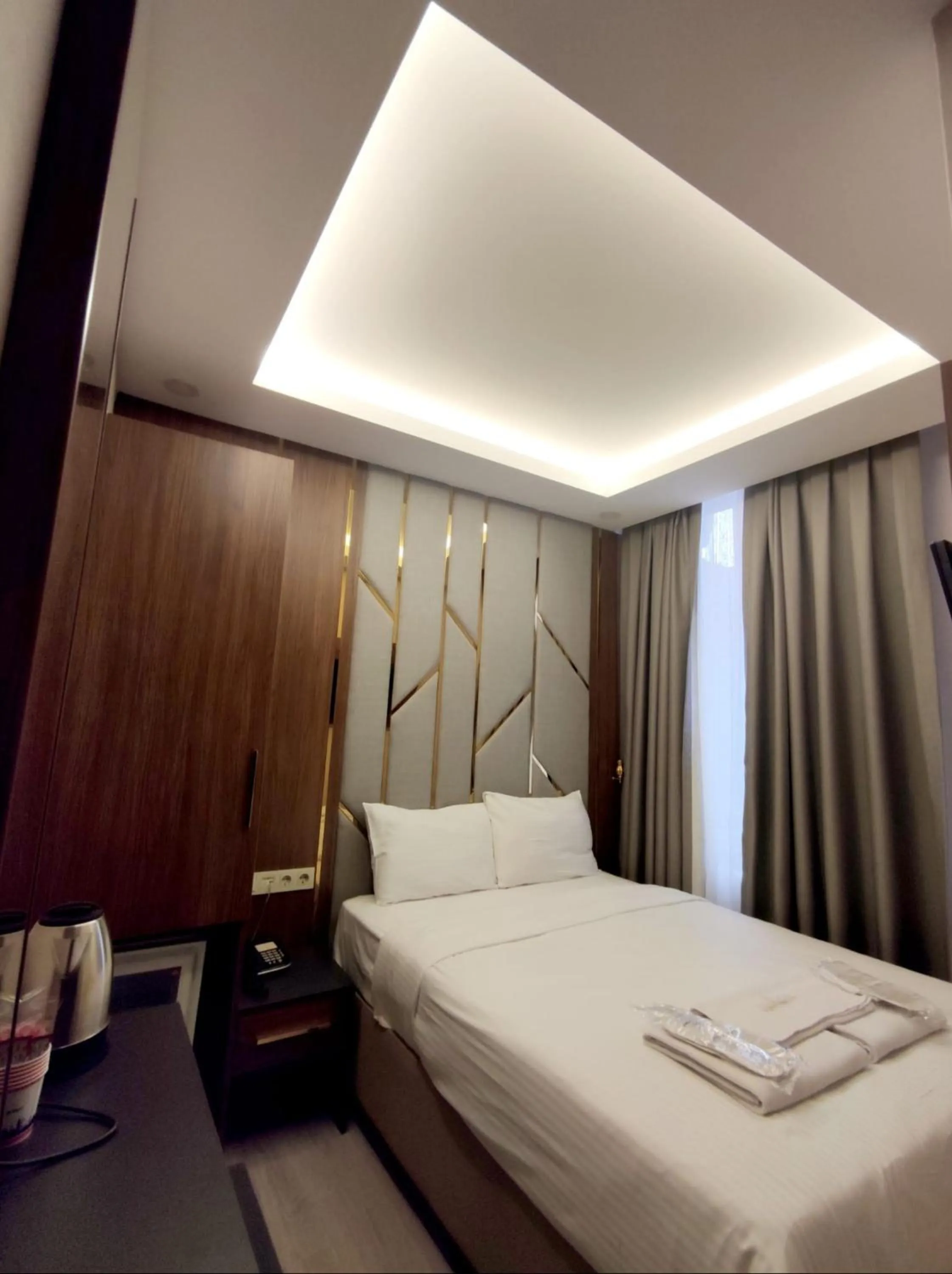 TV and multimedia, Bed in The Golden Pera's Hotel & Spa