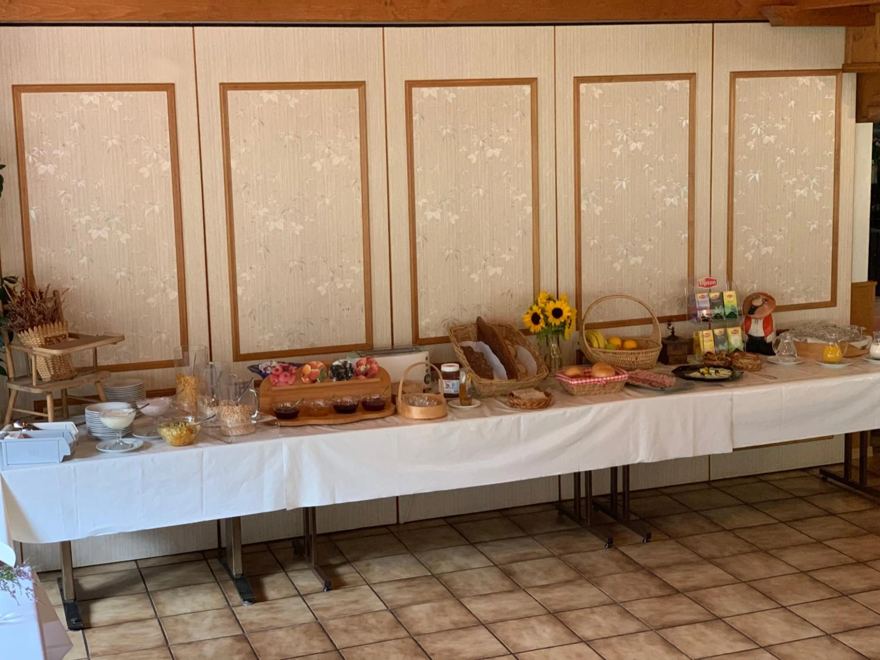 Restaurant/places to eat in Hotel Adler