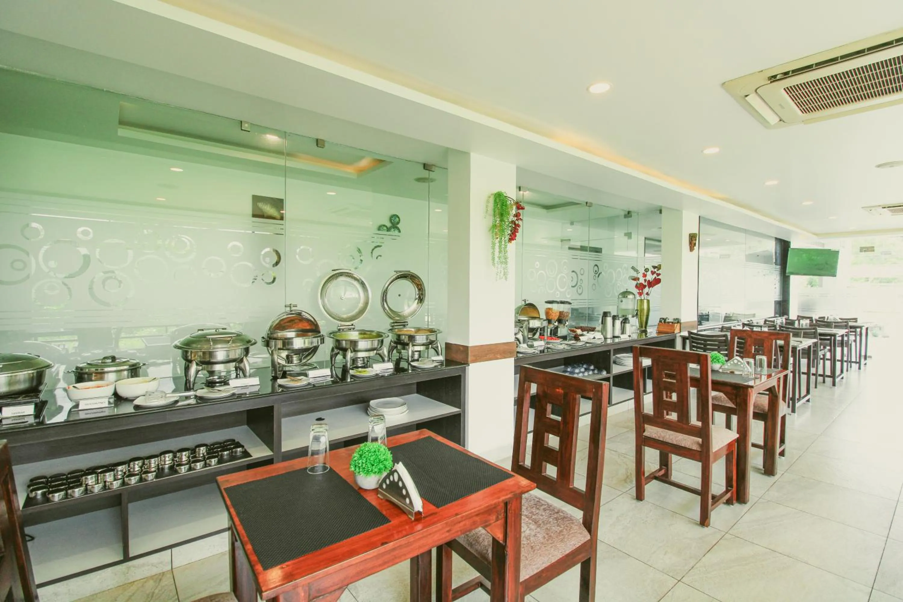 Restaurant/places to eat in White Pearl Residency