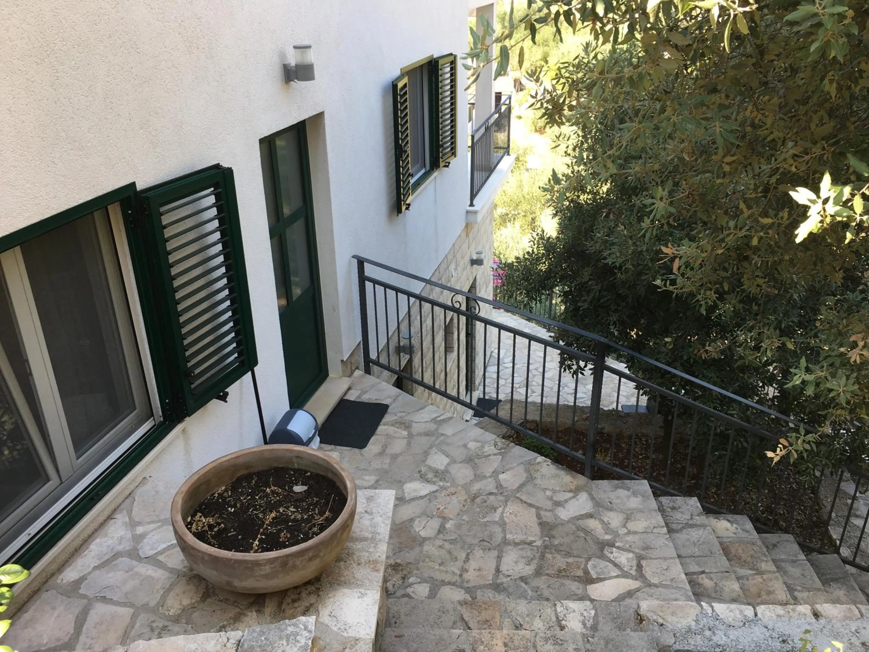 Facade/entrance in Paradise Apartments - Robinson getaway