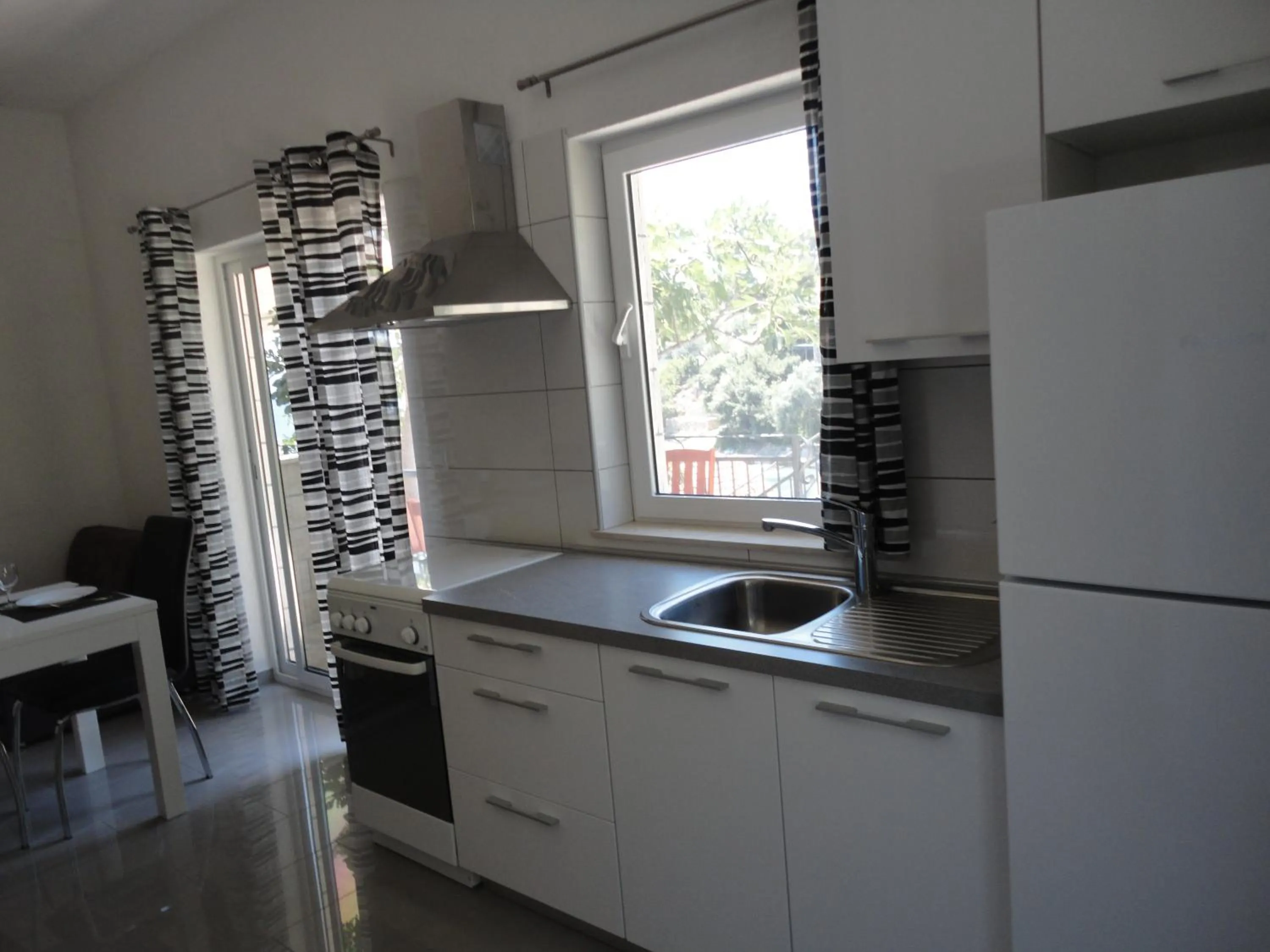 Kitchen or kitchenette in Paradise Apartments - Robinson getaway