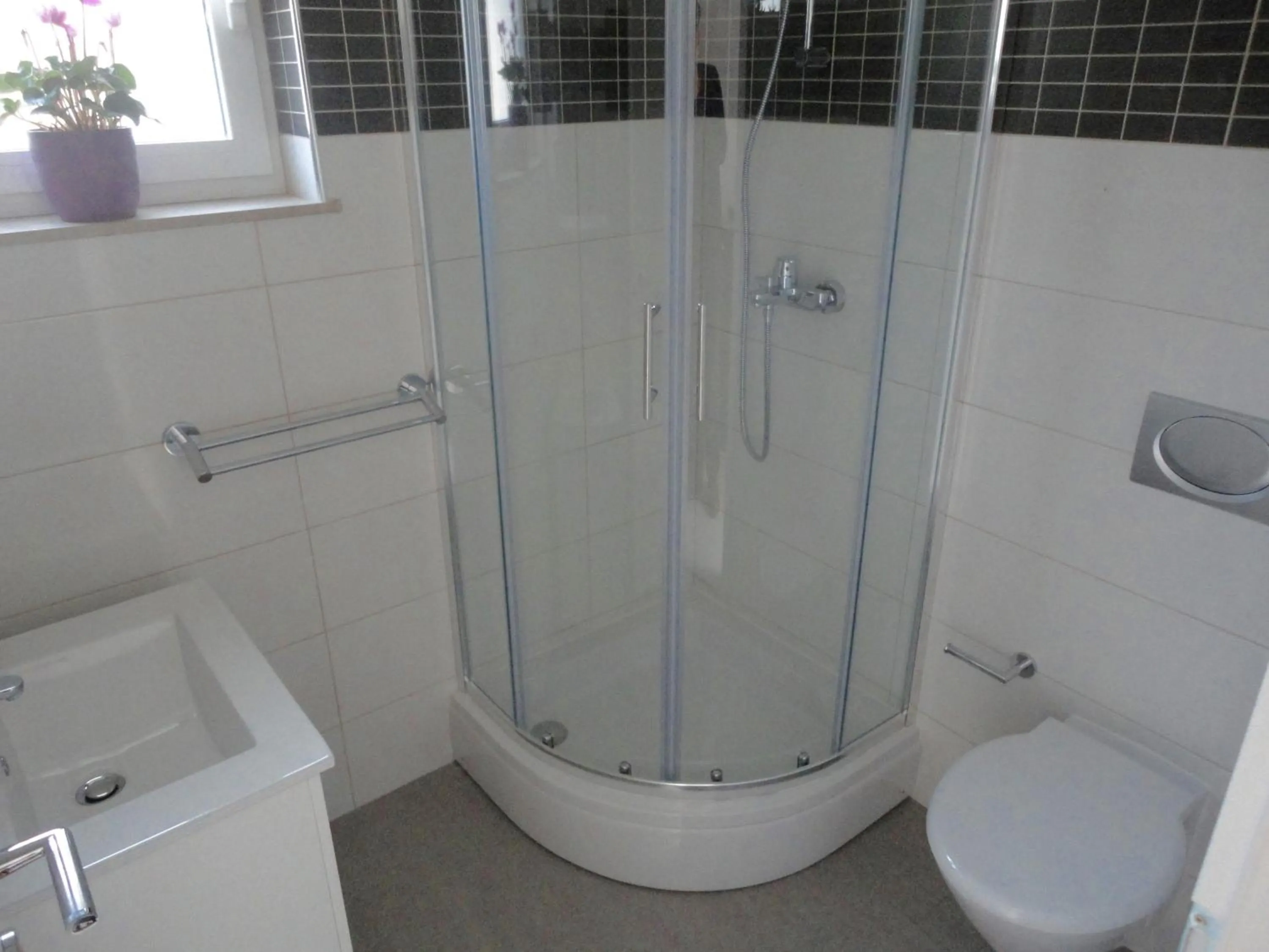 Bathroom in Paradise Apartments - Robinson getaway