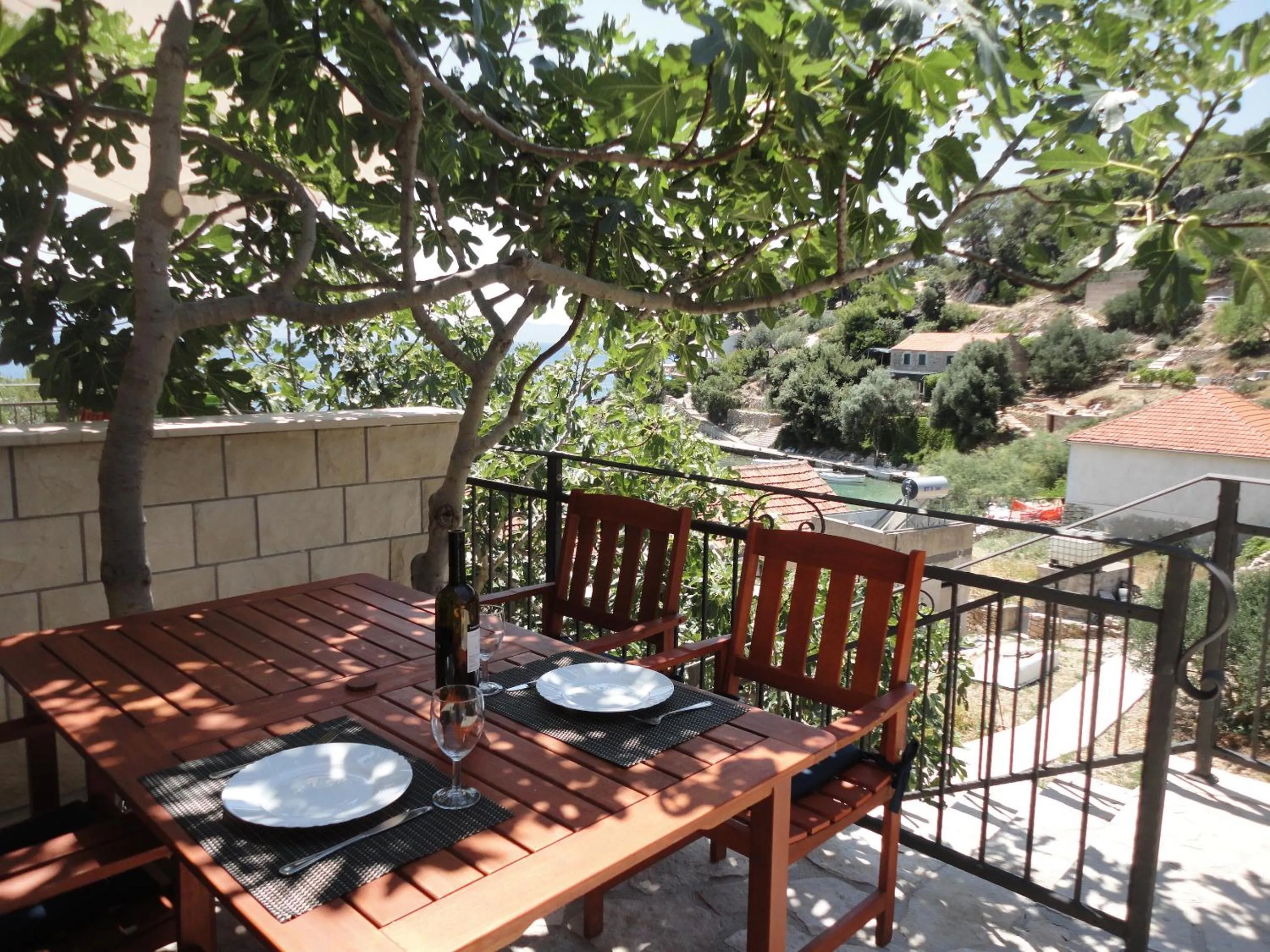 Patio in Paradise Apartments - Robinson getaway