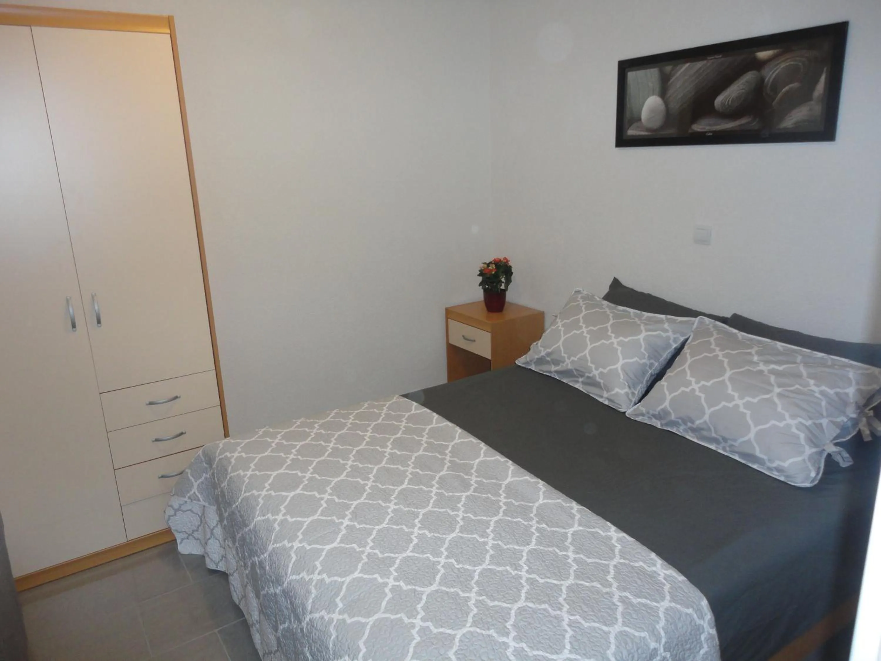 Bedroom, Bed in Paradise Apartments - Robinson getaway