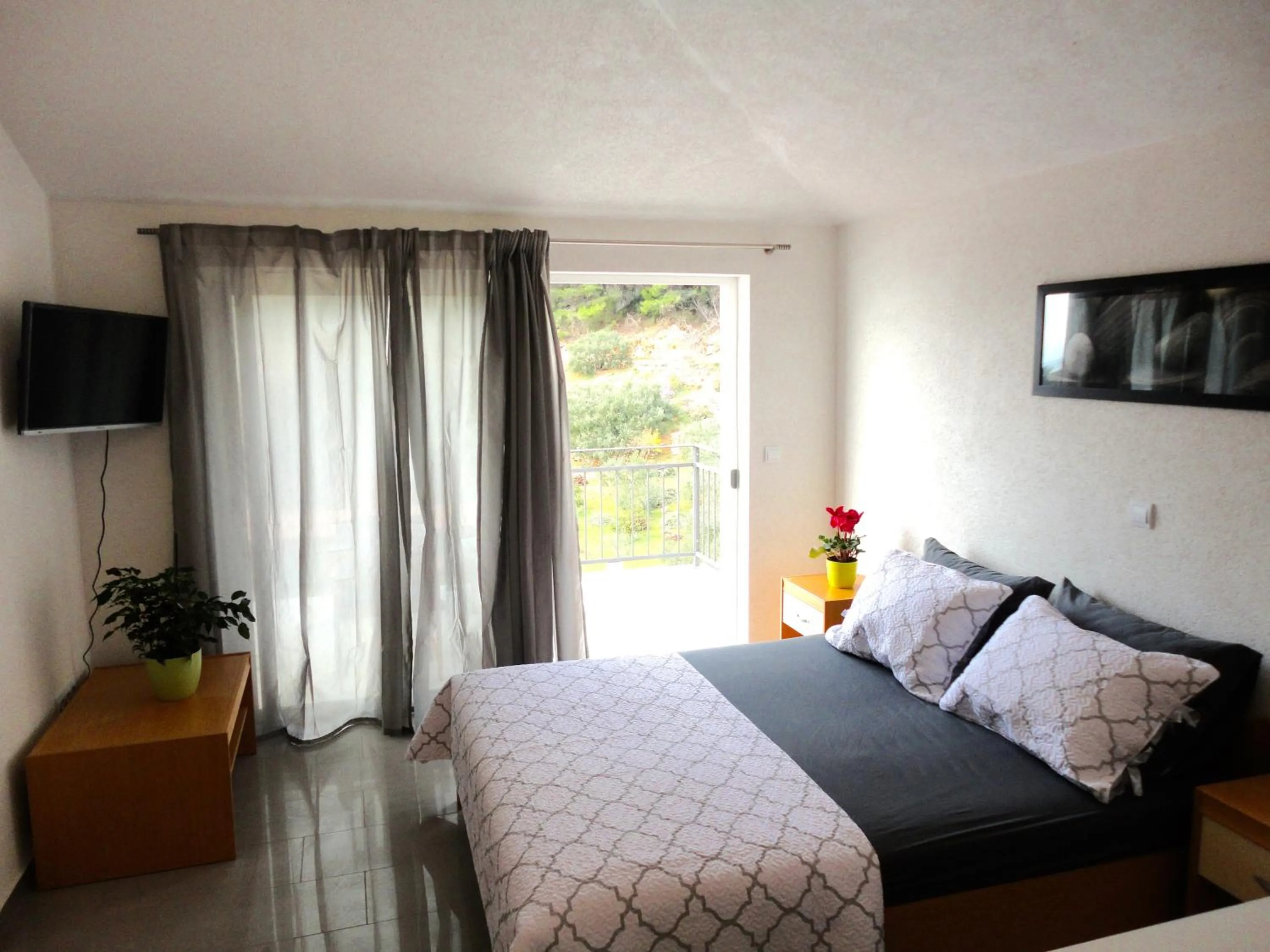 Photo of the whole room, Bed in Paradise Apartments - Robinson getaway