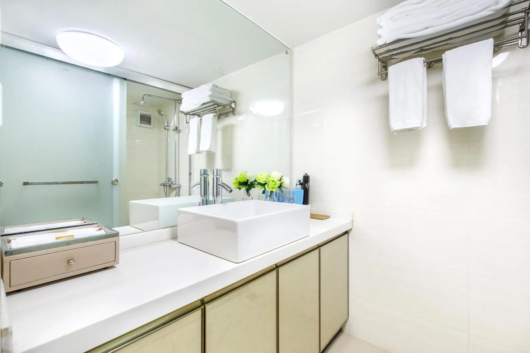 Bathroom in Lavender Apartment Branch