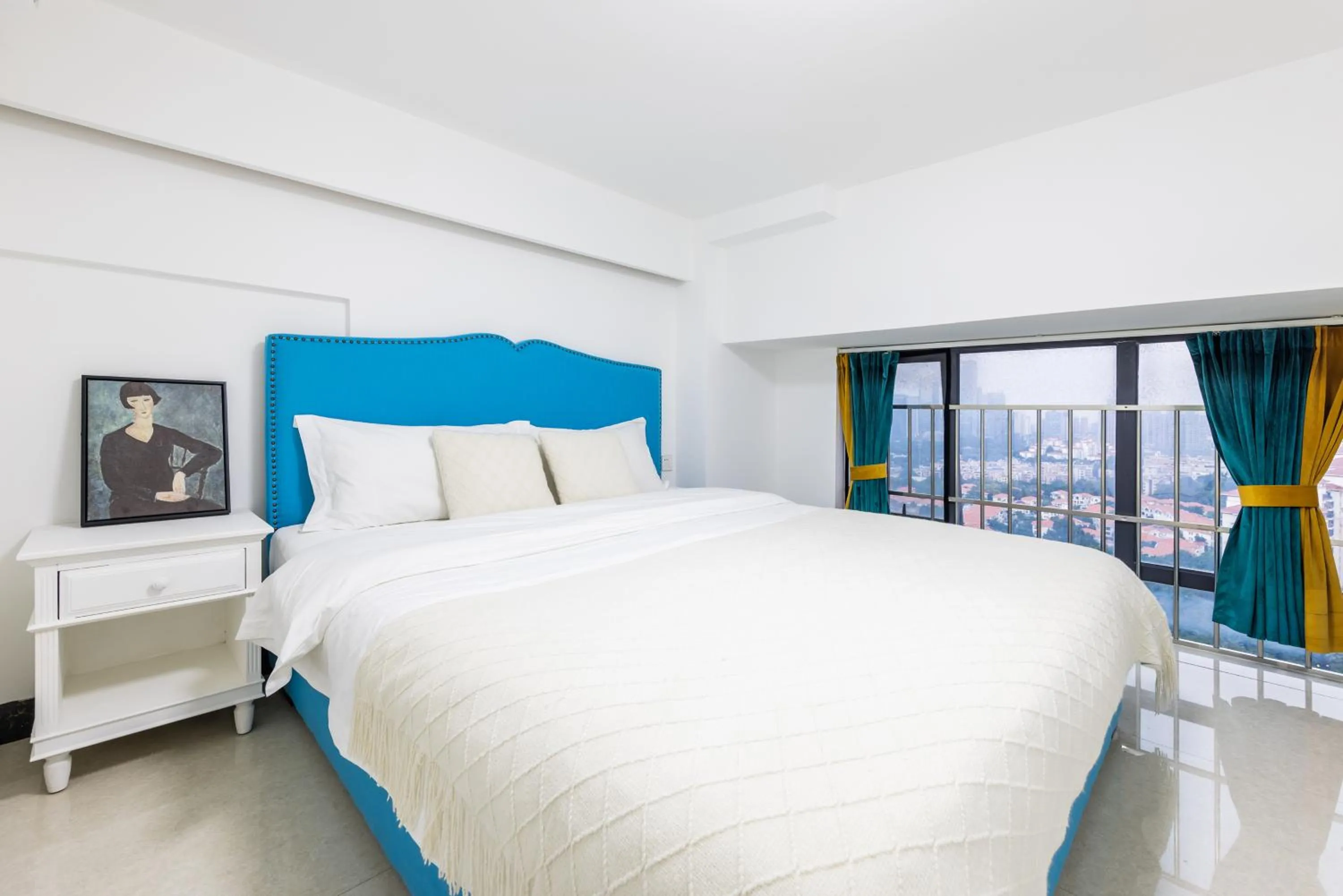 Bed in Lavender Apartment Branch