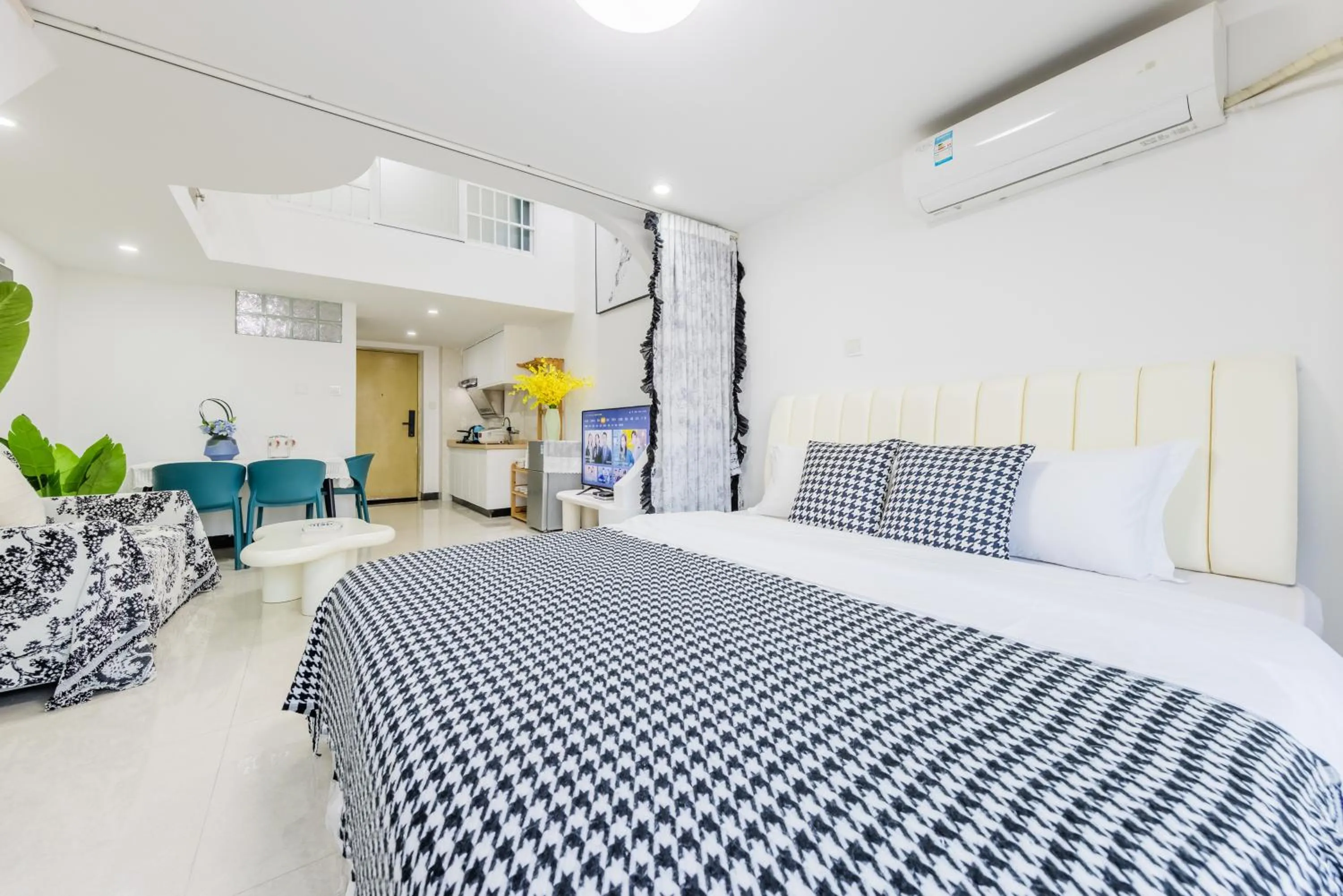 Bed in Lavender Apartment Branch