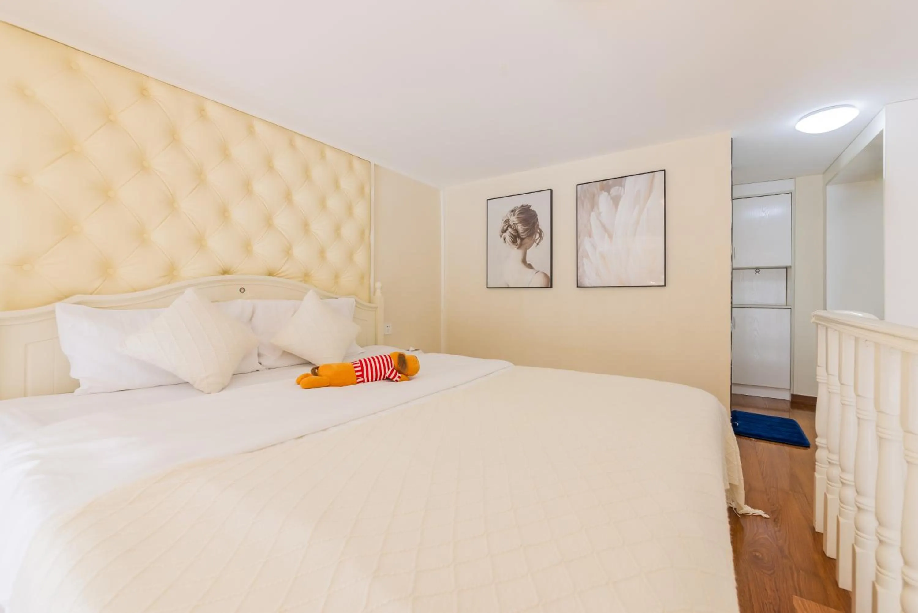 Bed in Lavender Apartment Branch