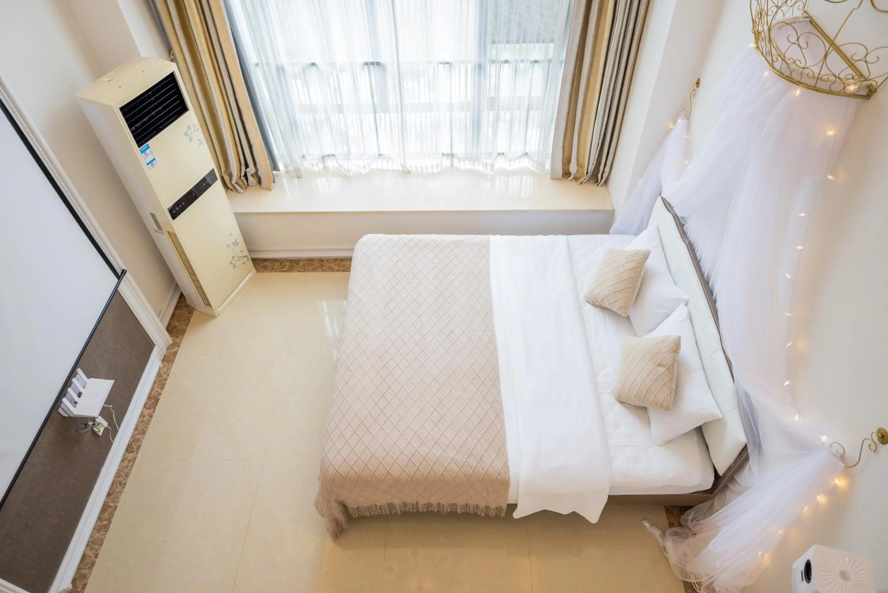 Bed in Lavender Apartment Branch