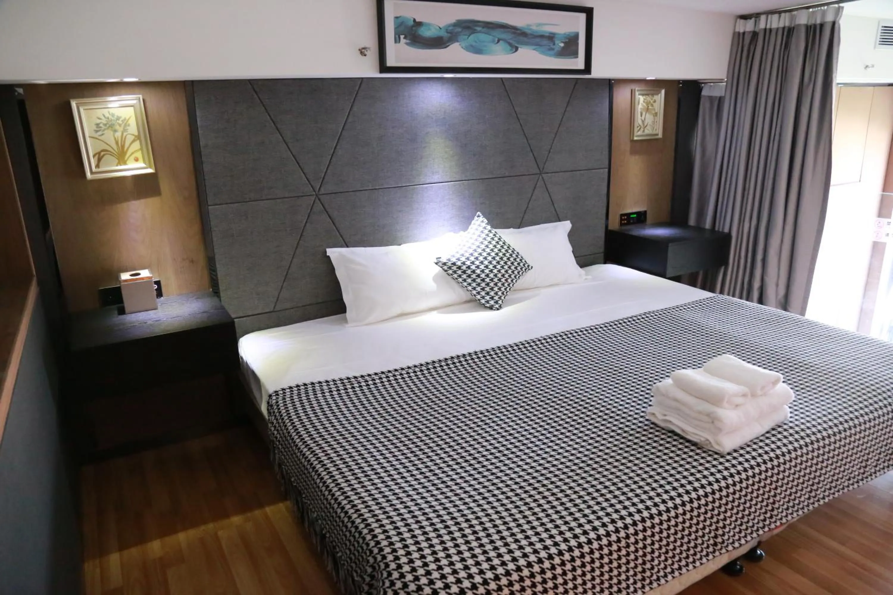 Bed in Lavender Apartment Branch