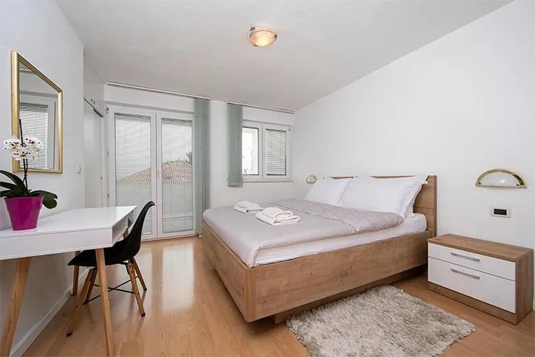 Bed in Apartments Villa Mili
