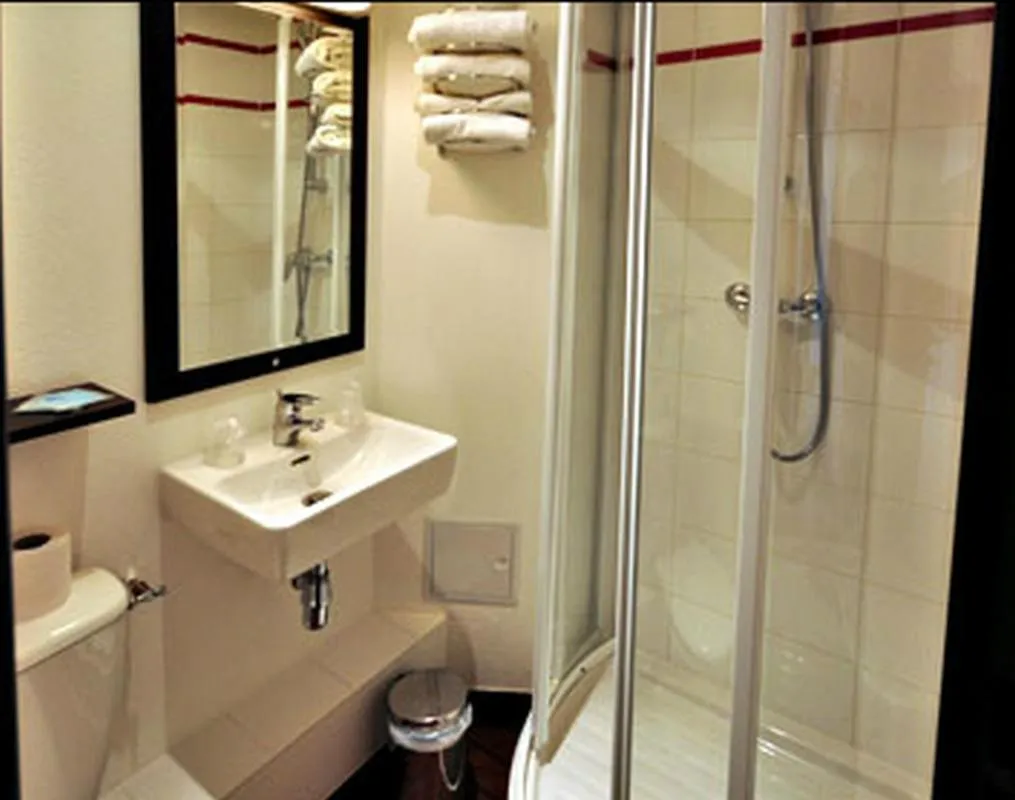 Bathroom in Enzo Hotel Mulhouse Sud Morschwiller le Bas