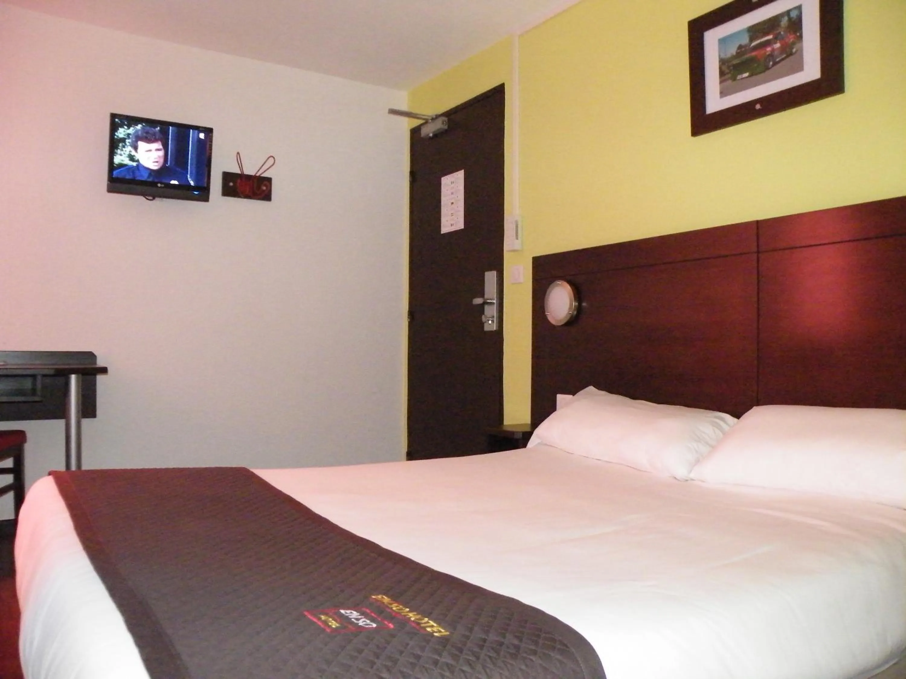 Bed in Enzo Hotel Mulhouse Sud Morschwiller le Bas