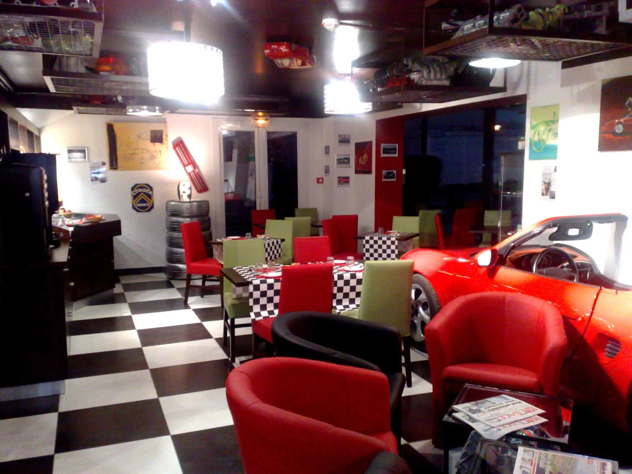 Lounge or bar in Enzo Hotel Mulhouse Sud Morschwiller le Bas