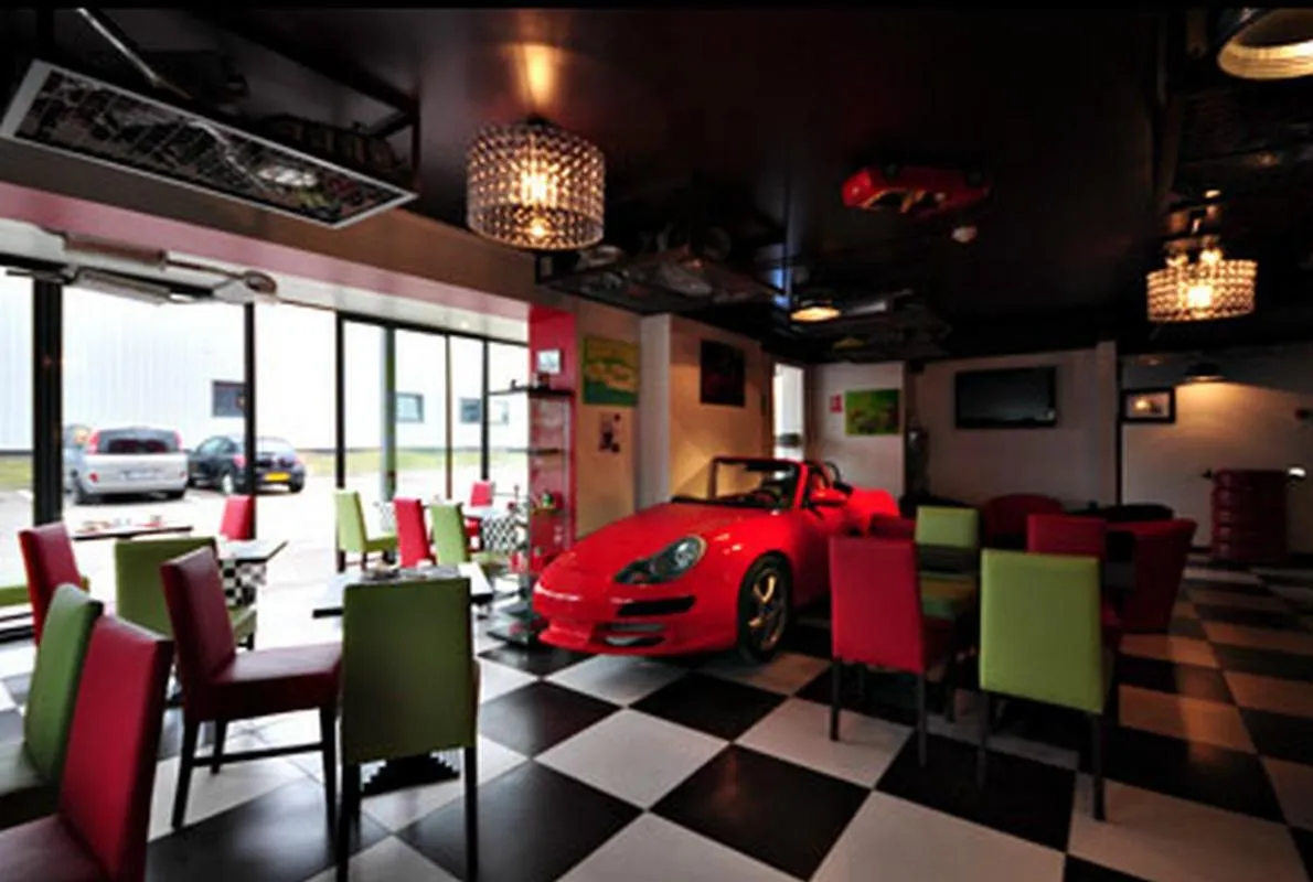 Lounge or bar in Enzo Hotel Mulhouse Sud Morschwiller le Bas