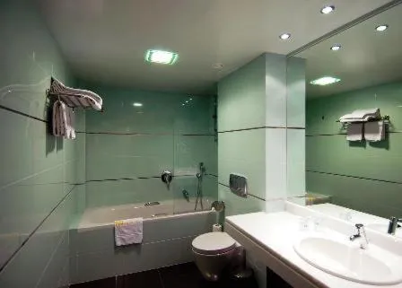 Bathroom in Nafsika Palace Delphi-Itea