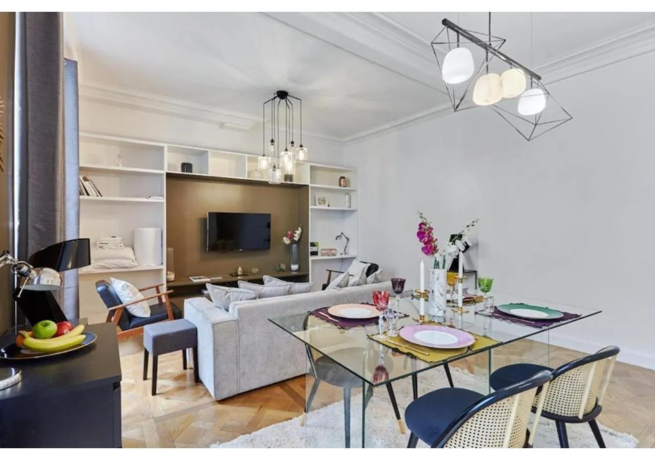 TV and multimedia in Apartment Le Marais by Studio prestige
