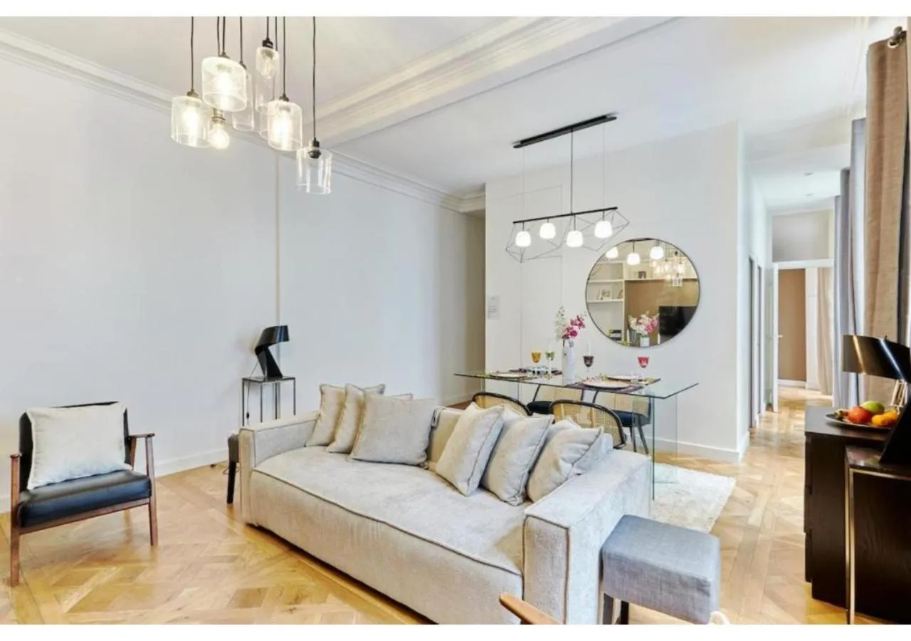 Living room in Apartment Le Marais by Studio prestige