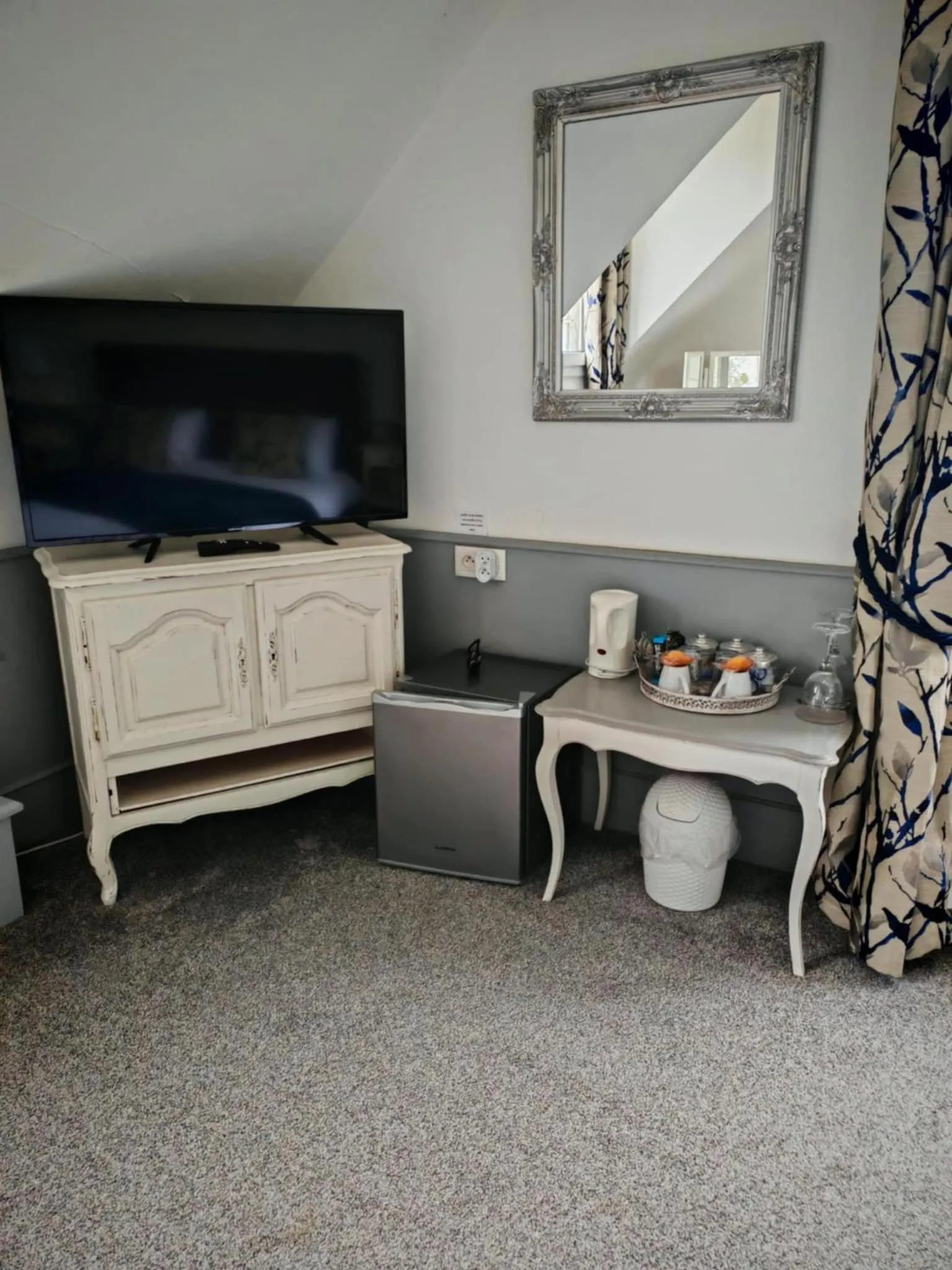 TV and multimedia in No 6 B&B