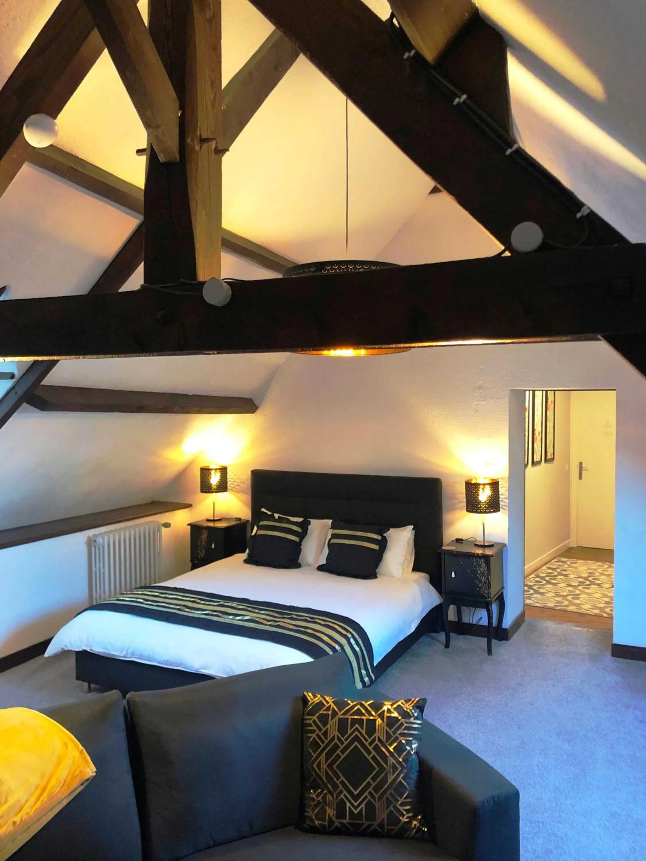 Seating area, Bed in No 6 B&B