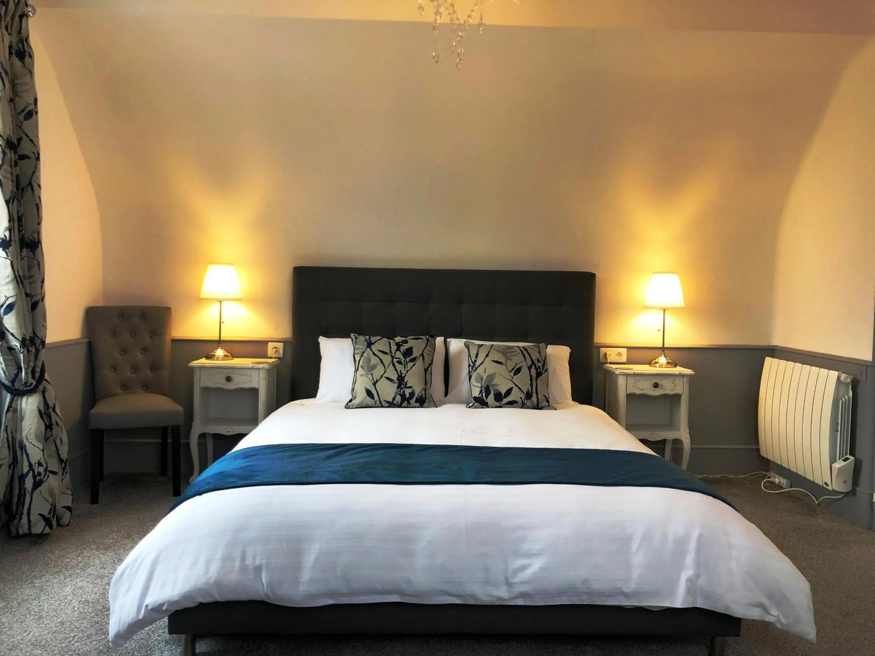 Bedroom, Bed in No 6 B&B