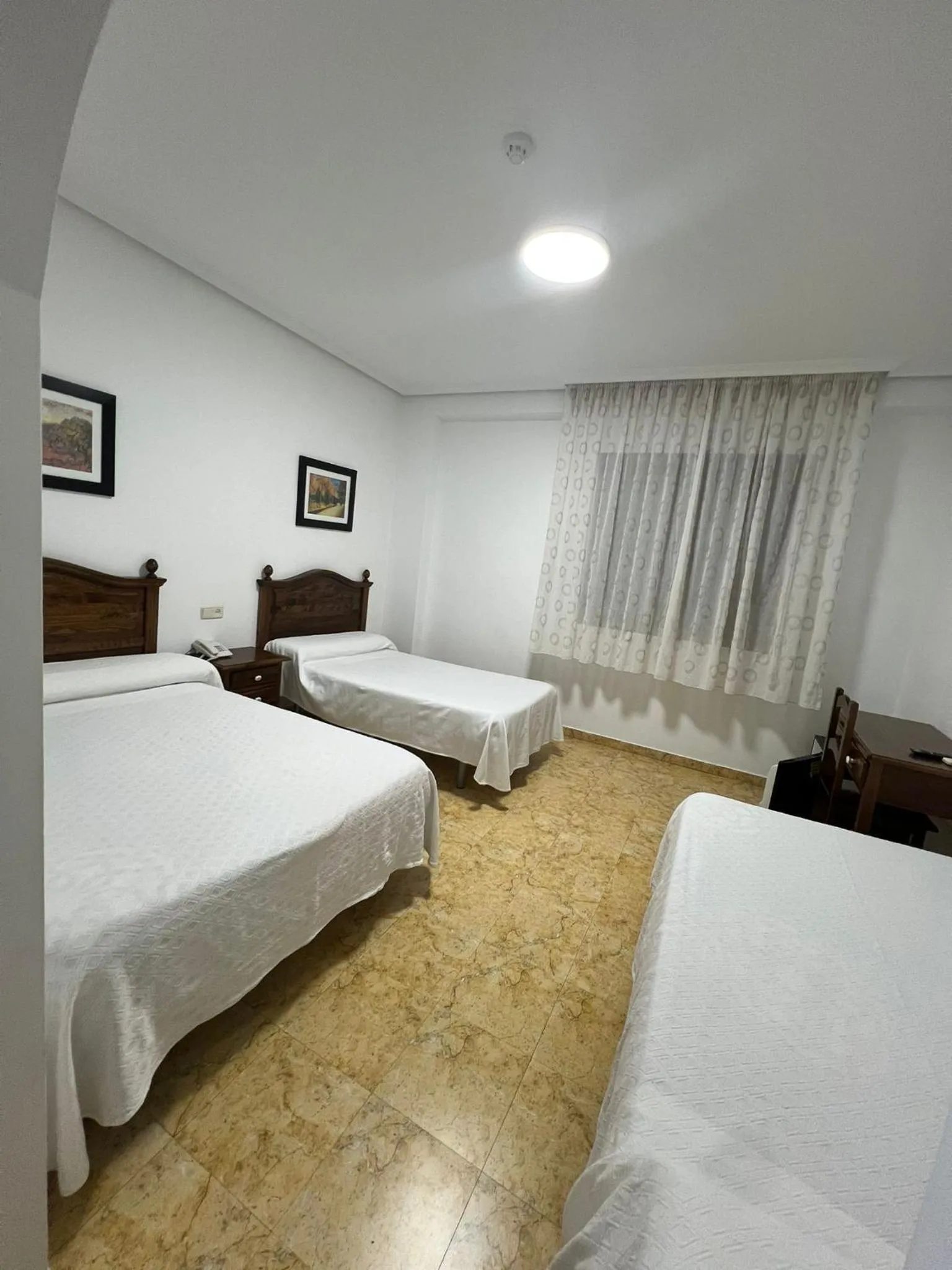 minibar, Bed in Hotel Restaurante Dama de Baza