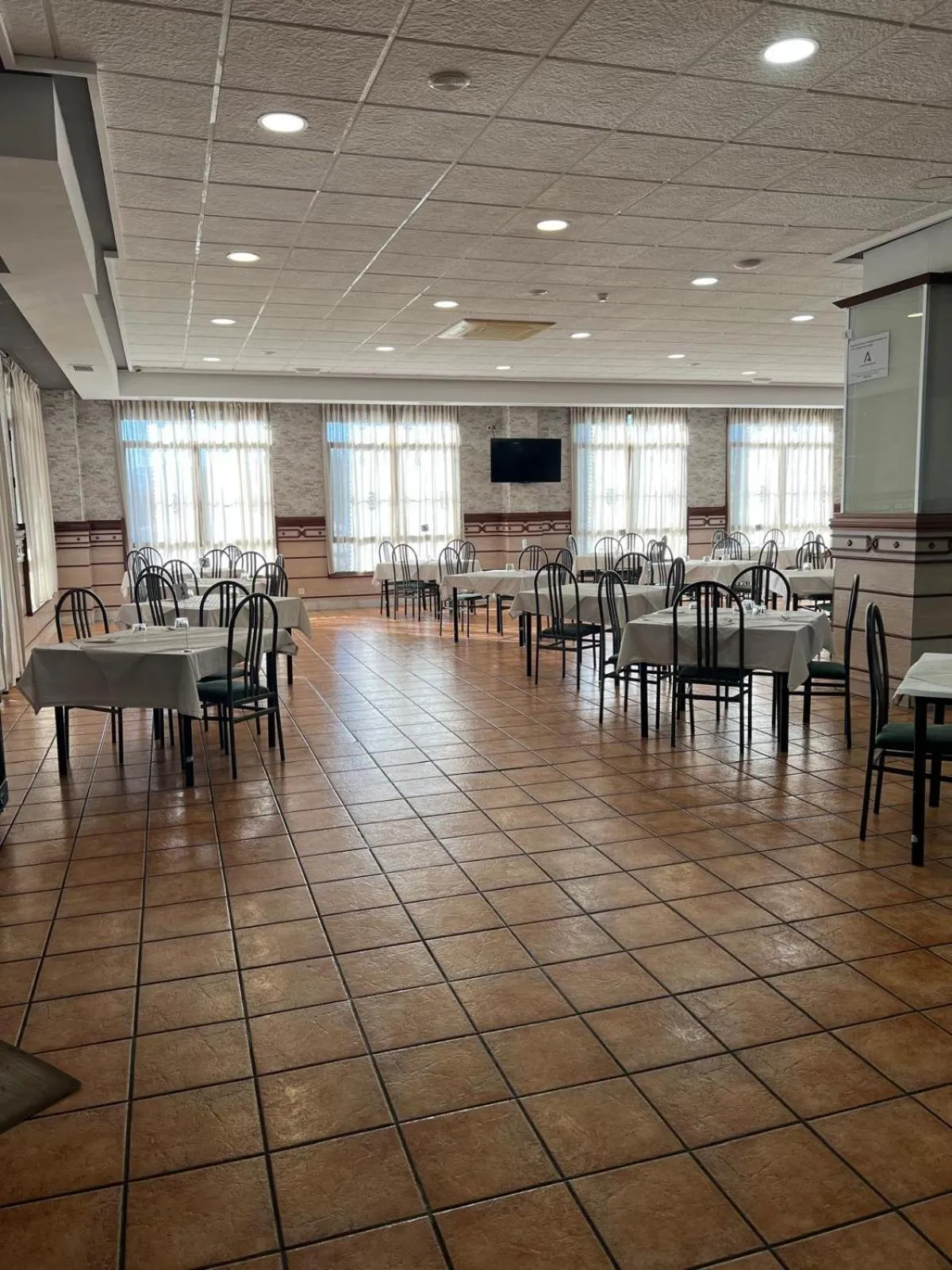 Restaurant/places to eat in Hotel Restaurante Dama de Baza