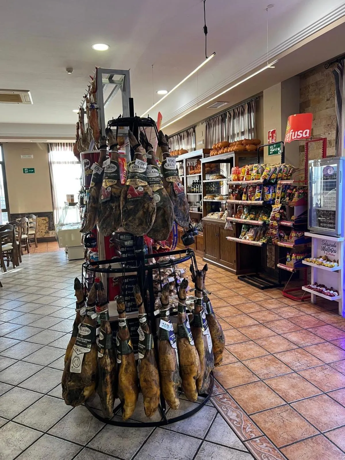 On-site shops in Hotel Restaurante Dama de Baza