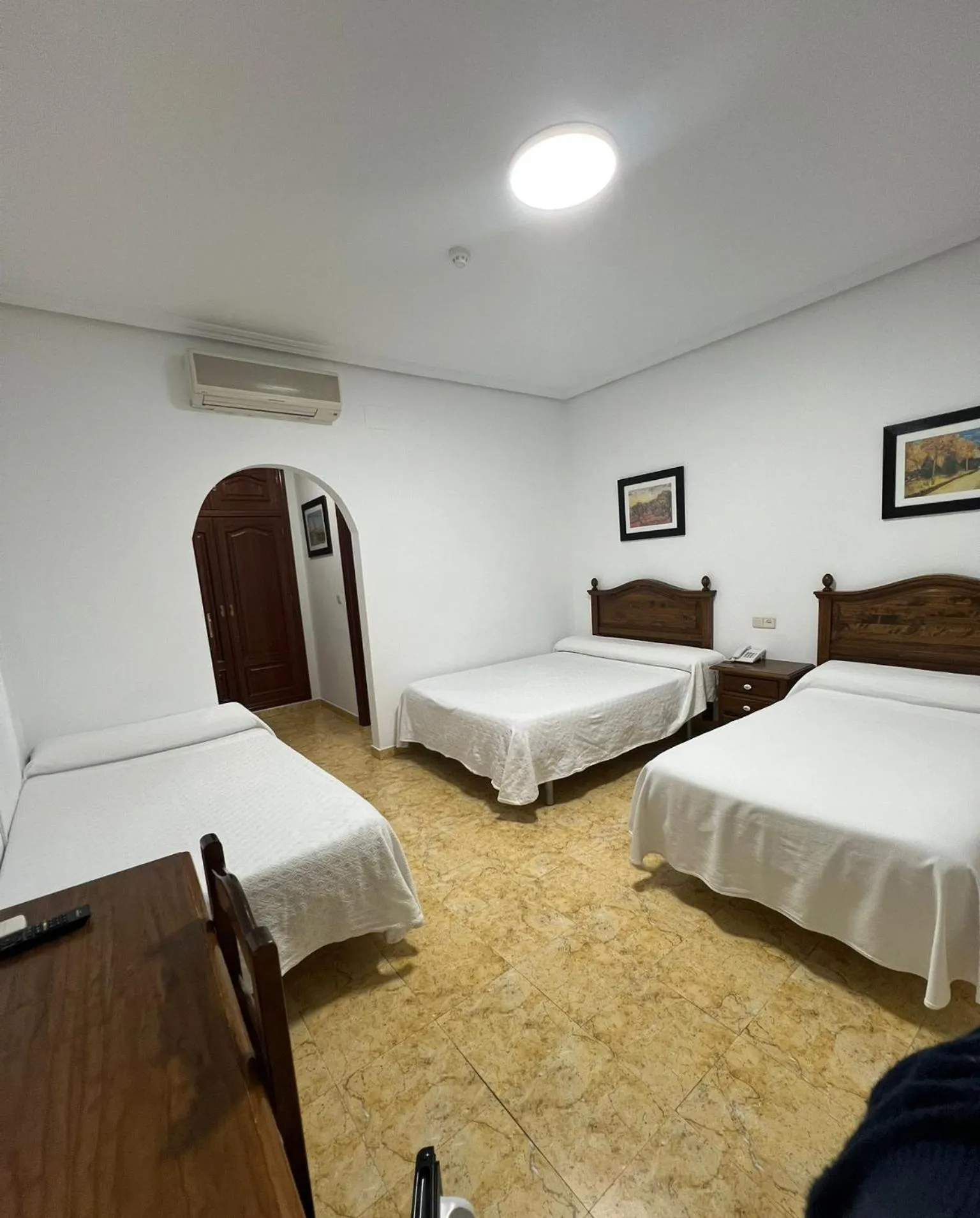 air conditioner, Bed in Hotel Restaurante Dama de Baza