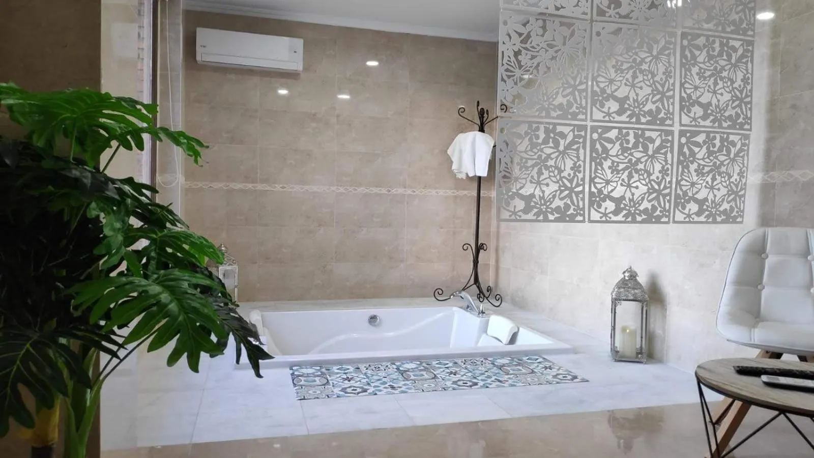 Hot Tub in Hotel Restaurante Dama de Baza