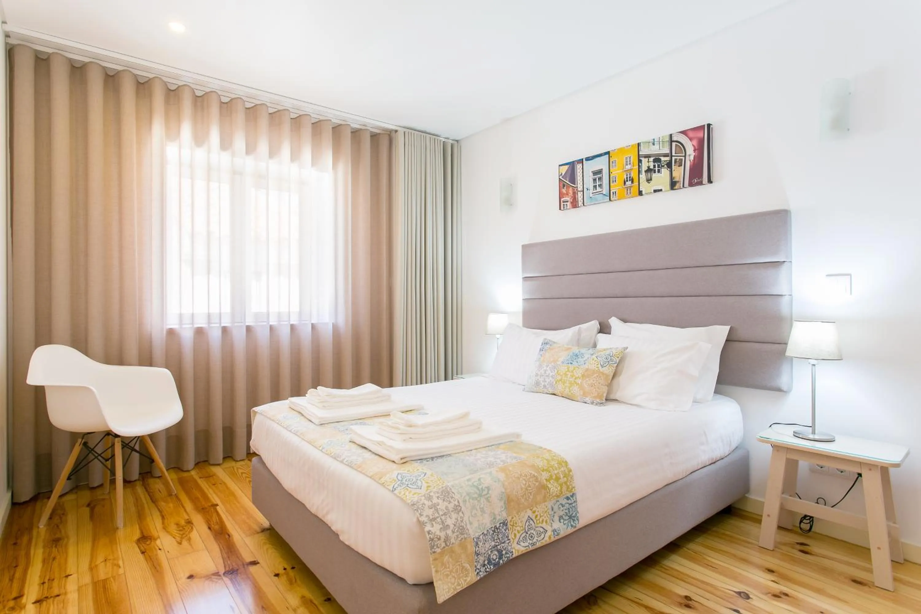 Bed in Charming Santos Neighborhood, Walk to Time Out Market