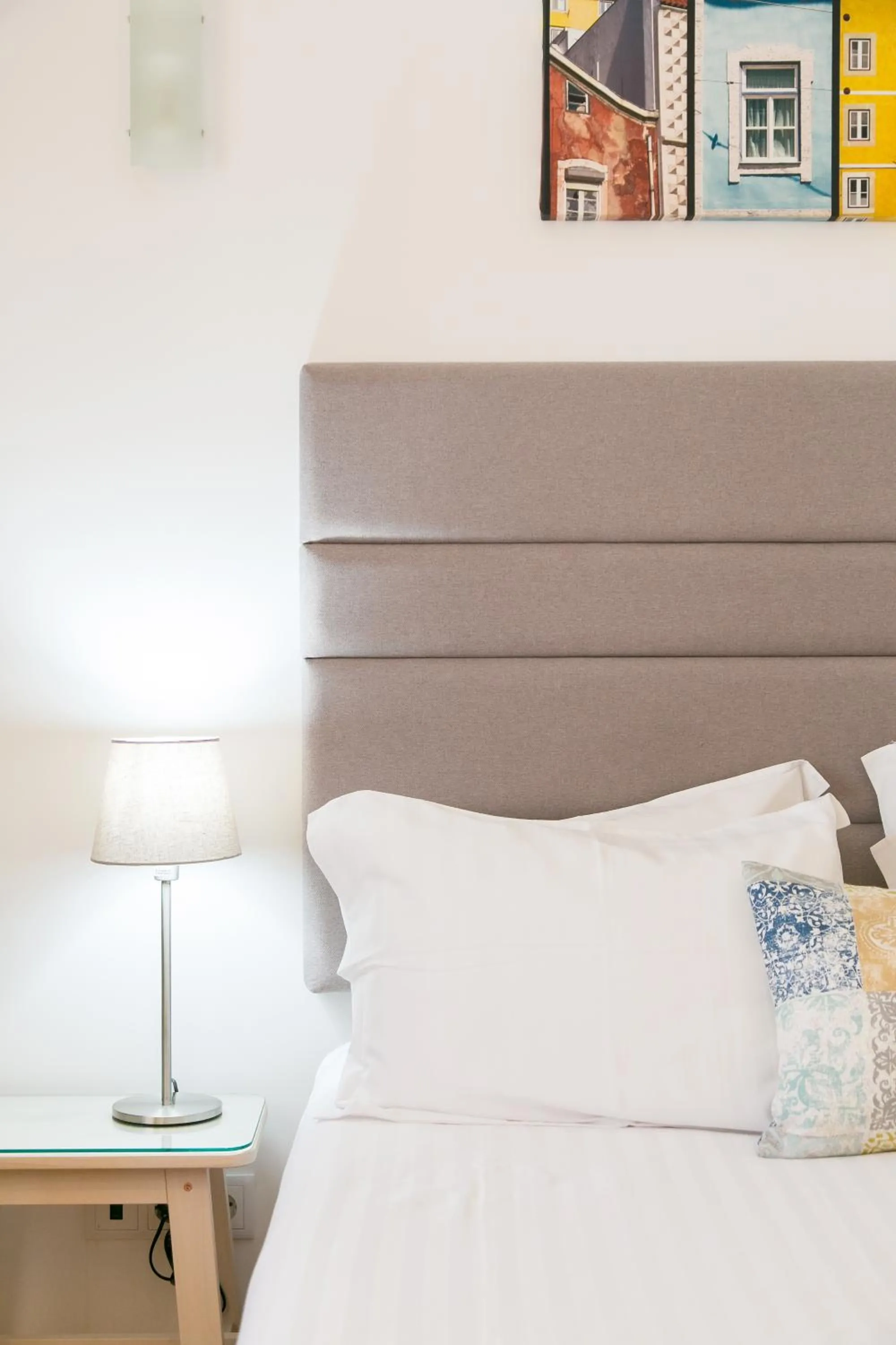 Bed in Charming Santos Neighborhood, Walk to Time Out Market