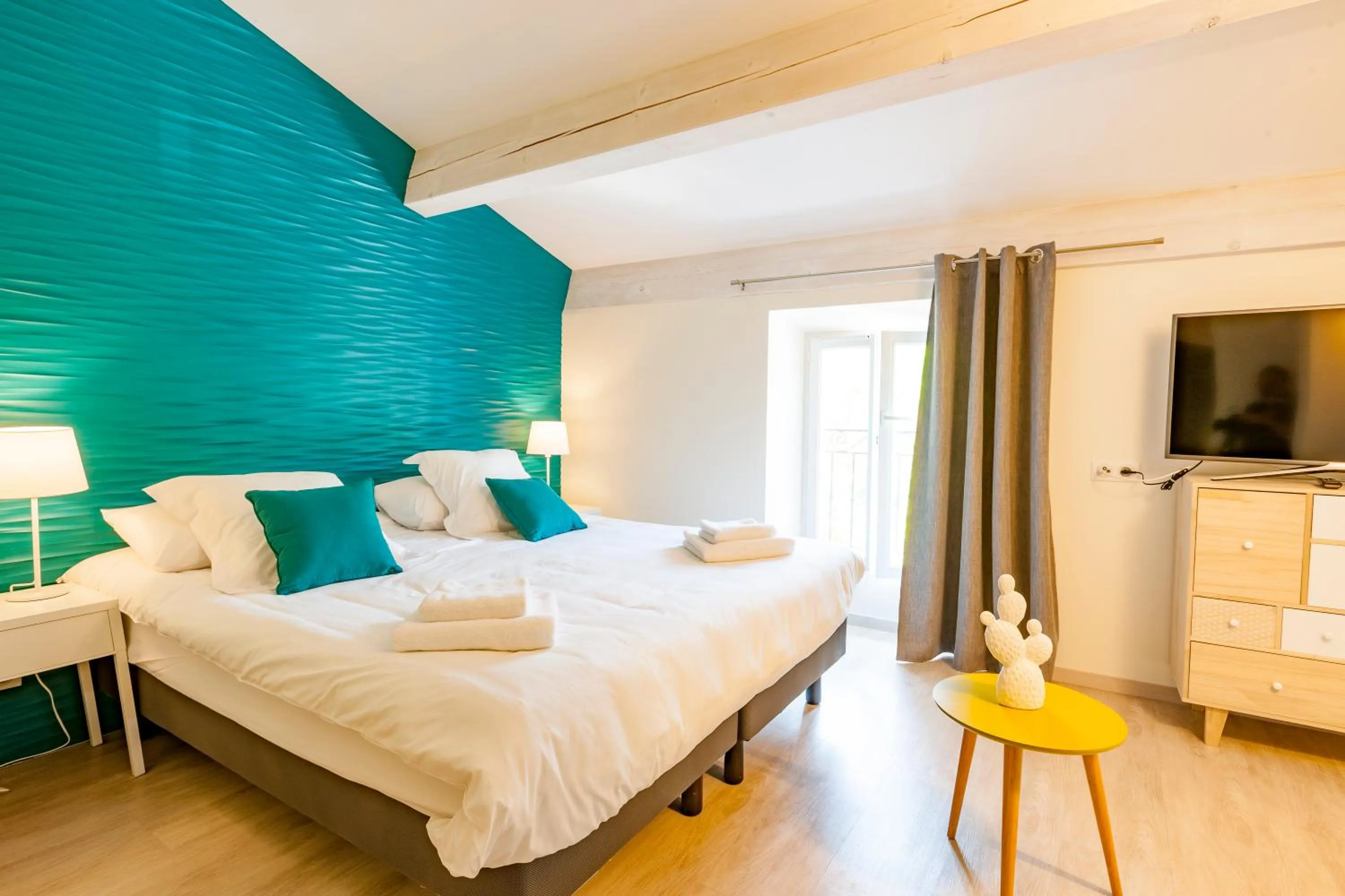 Bed in Hotel Restaurant des Maures