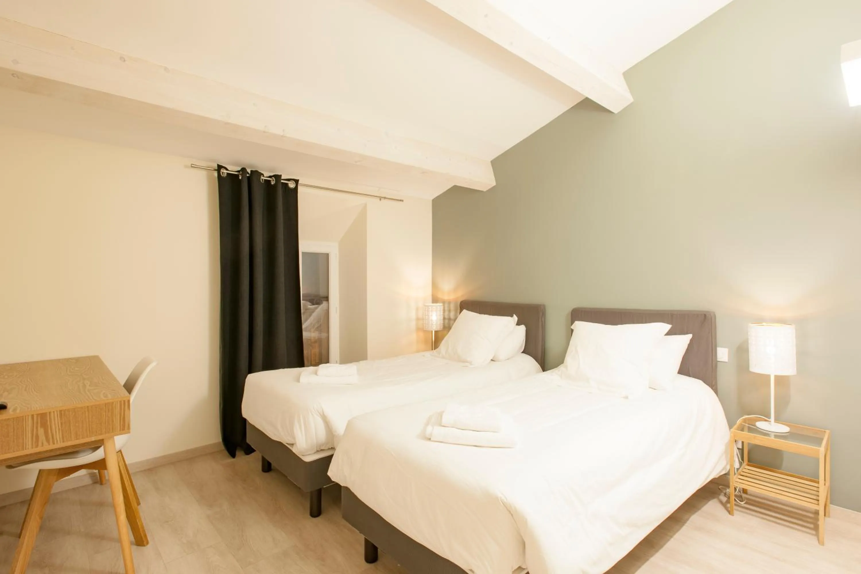 Bed in Hotel Restaurant des Maures