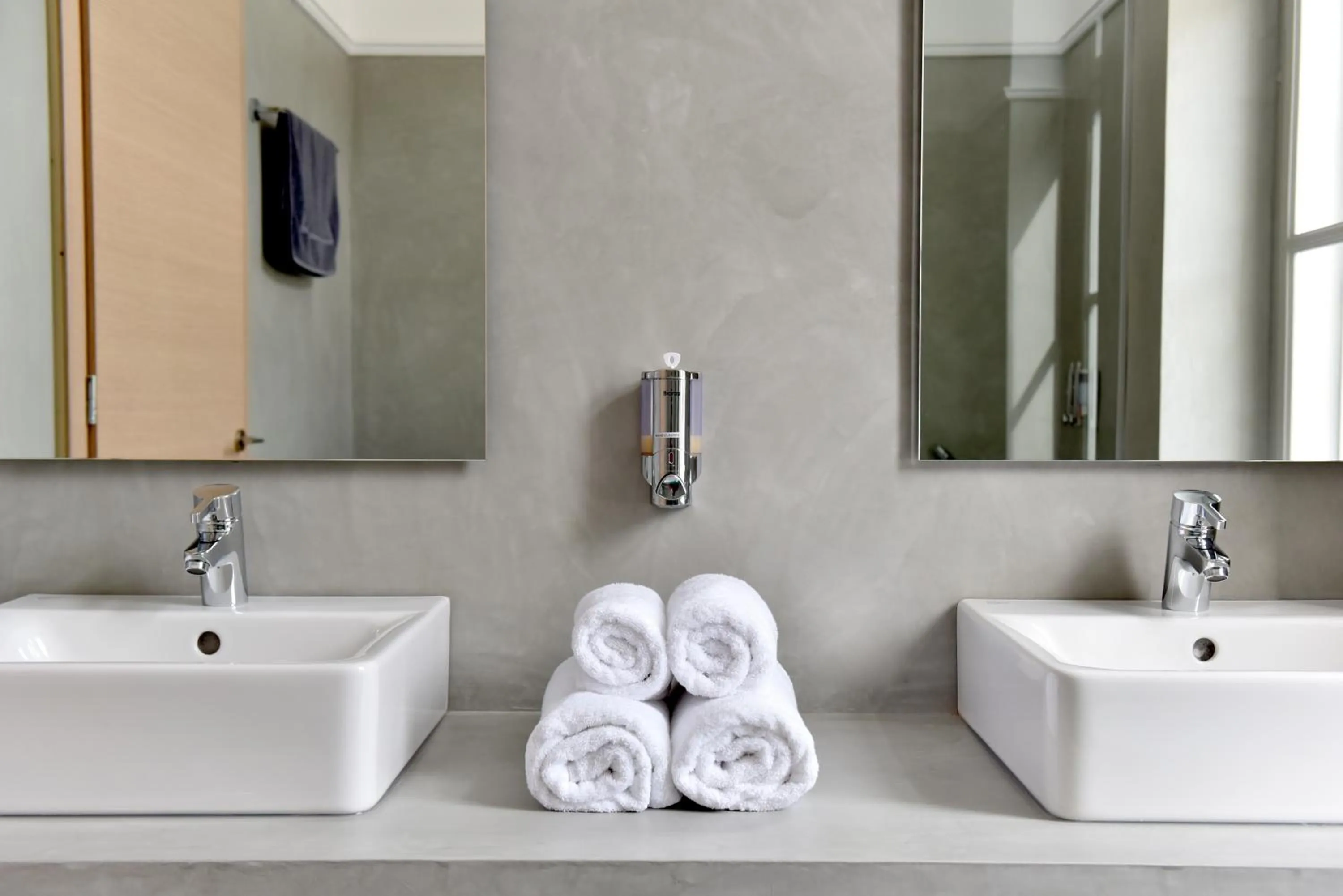 Bathroom in Douskos Guesthouse