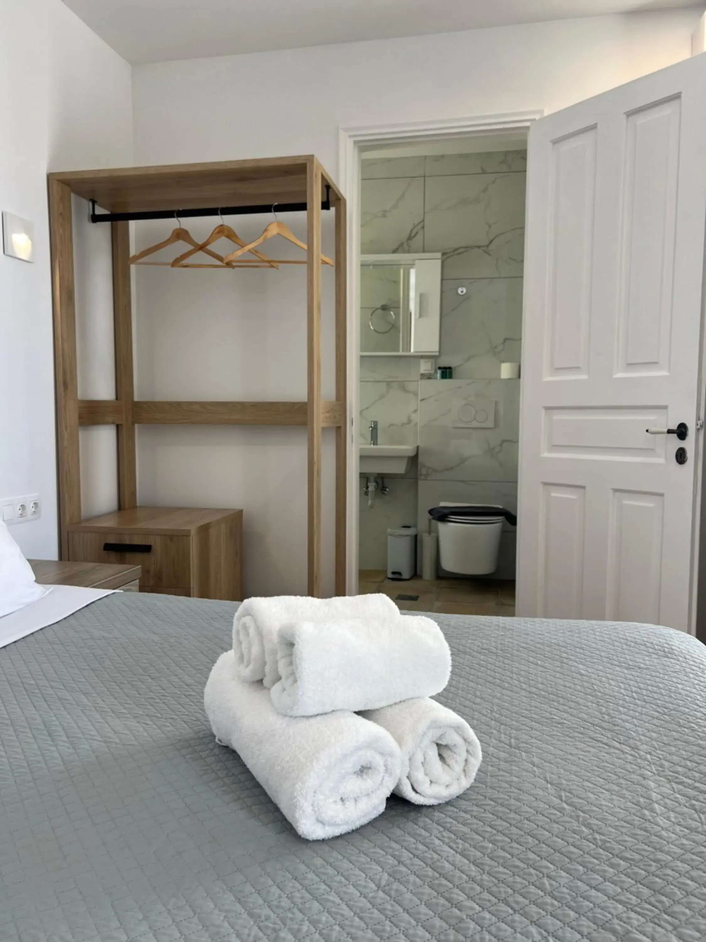 Deluxe Double Room with Side Sea View in Douskos Guesthouse Deluxe Double Room with Side Sea View in Douskos Guesthouse