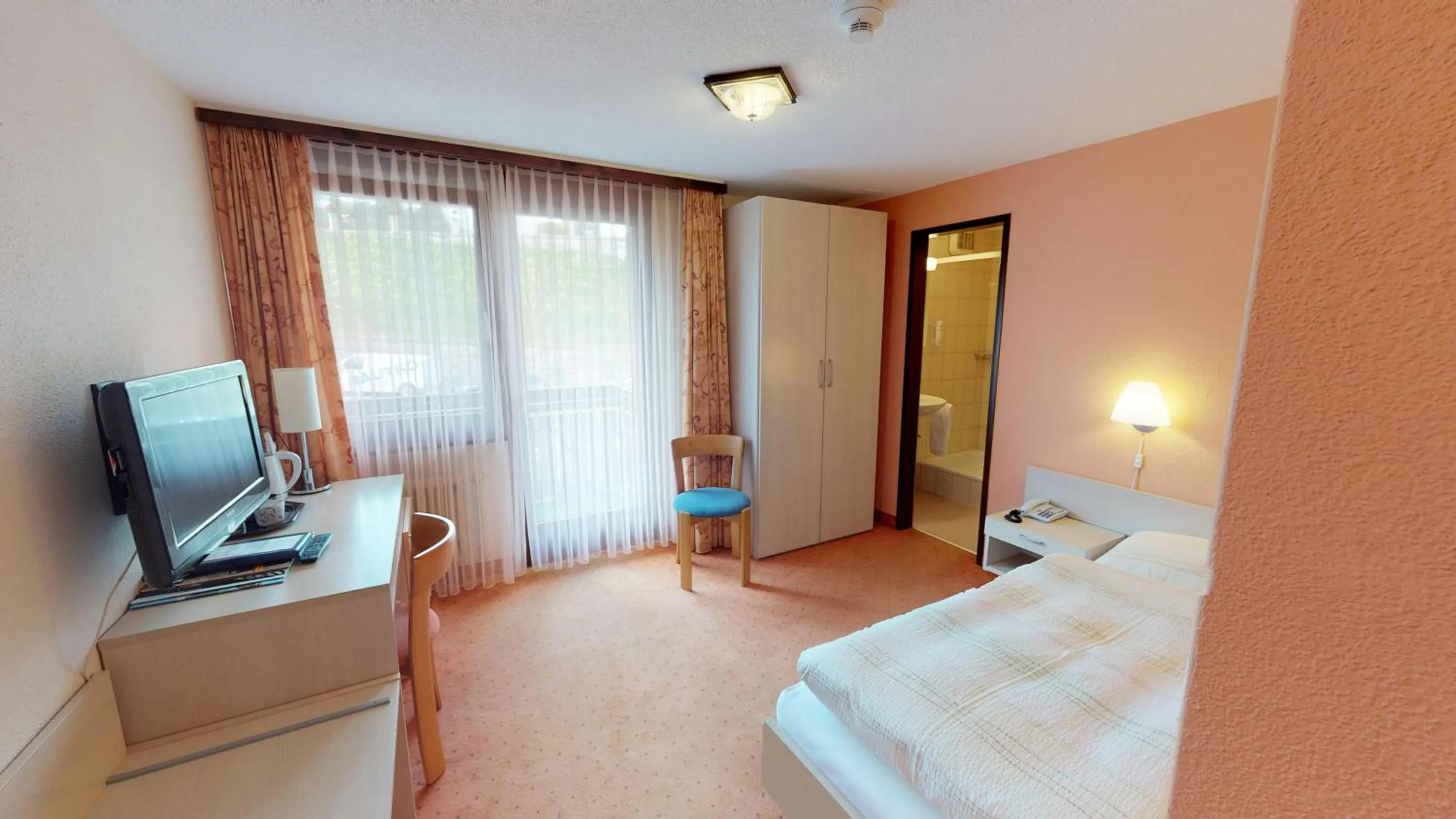 Photo of the whole room, Bed in Hotel-Restaurant Seegarten-Marina